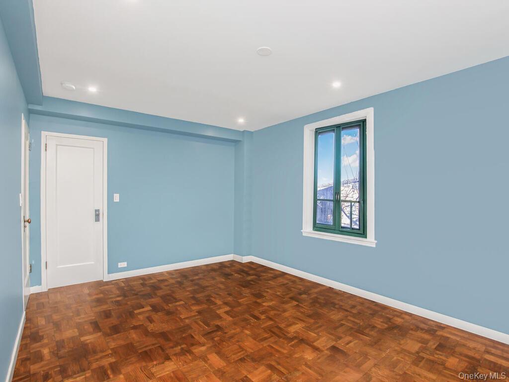 #8 photo, 1510 Unionport Road, Бронкс ‖ Bronx , NY 10462