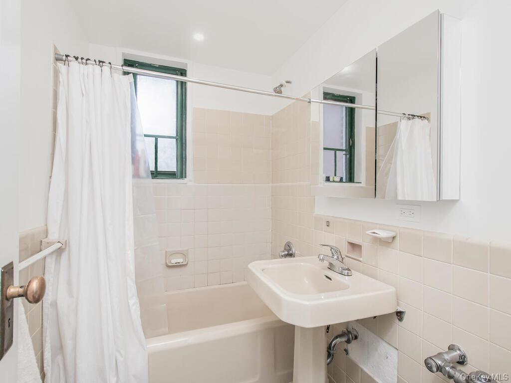 #9 photo, 1510 Unionport Road, Бронкс ‖ Bronx , NY 10462