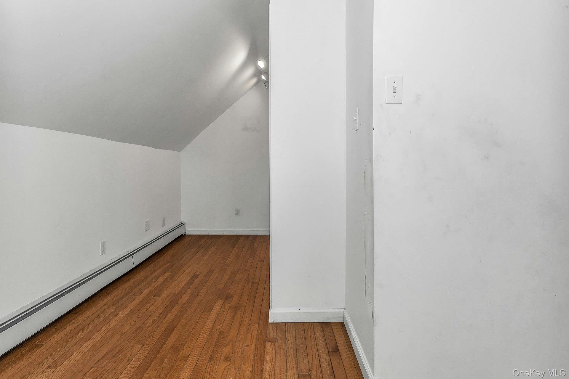 #11 photo, 45 Chase Lane, Нассау ‖ Levittown , NY 11756