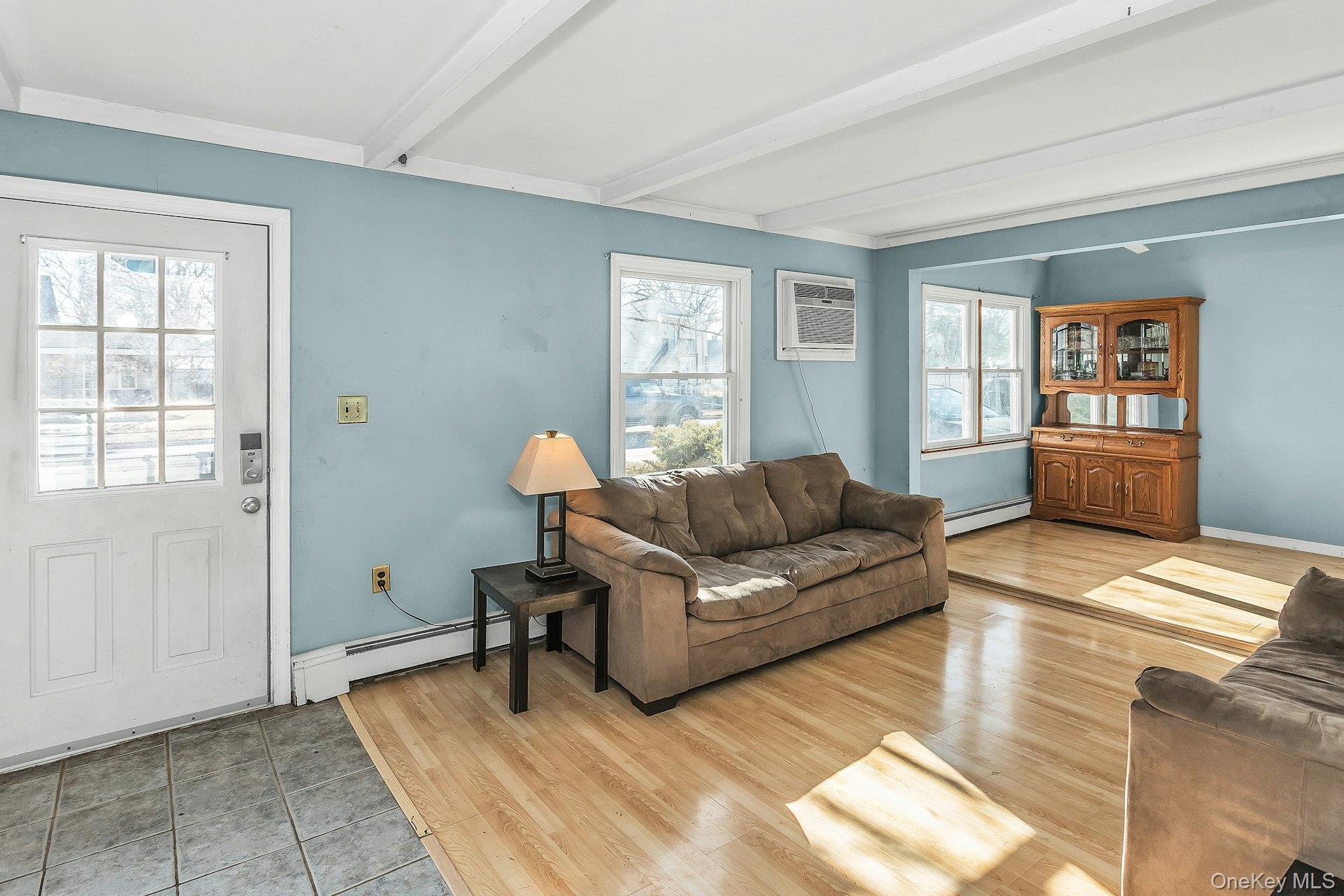 #3 photo, 45 Chase Lane, Нассау ‖ Levittown , NY 11756