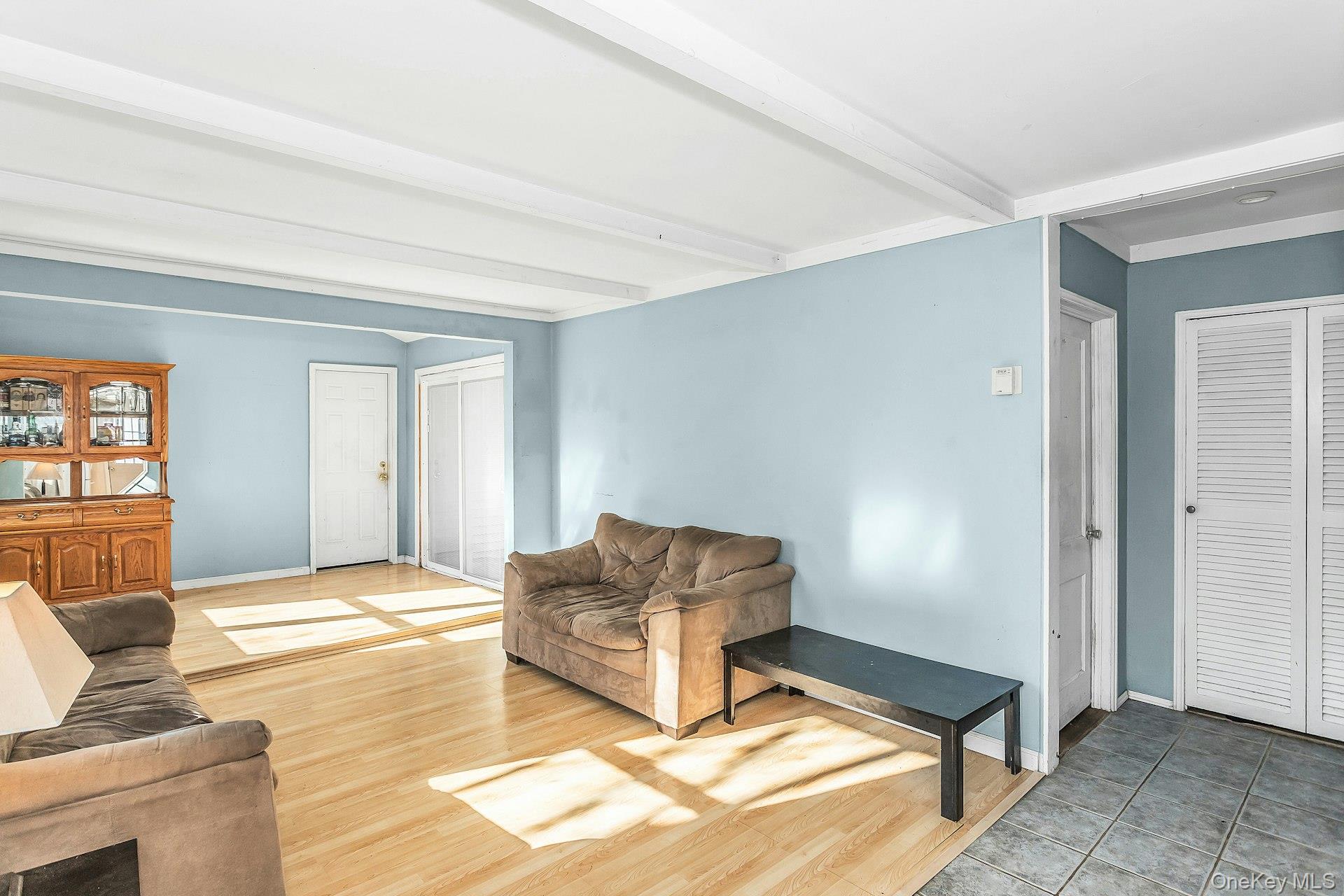 #4 photo, 45 Chase Lane, Нассау ‖ Levittown , NY 11756