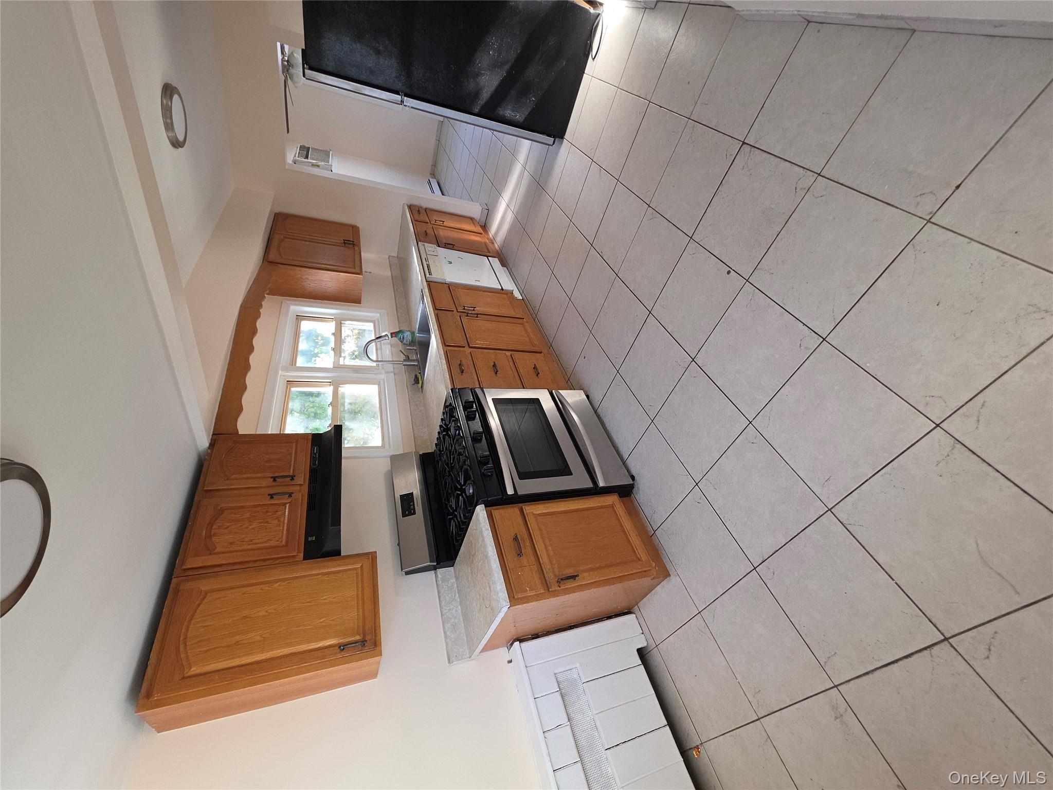 #5 photo, 1075 Harrison Street, Нассау ‖ Uniondale , NY 11553