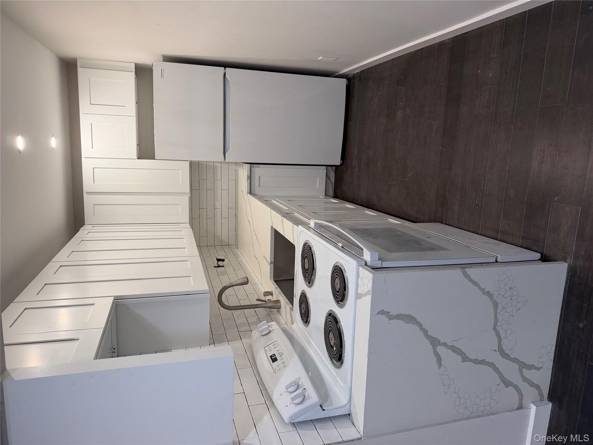 #2 photo, 99-105 W Hoffman Avenue, Lindenhurst , NY 11757