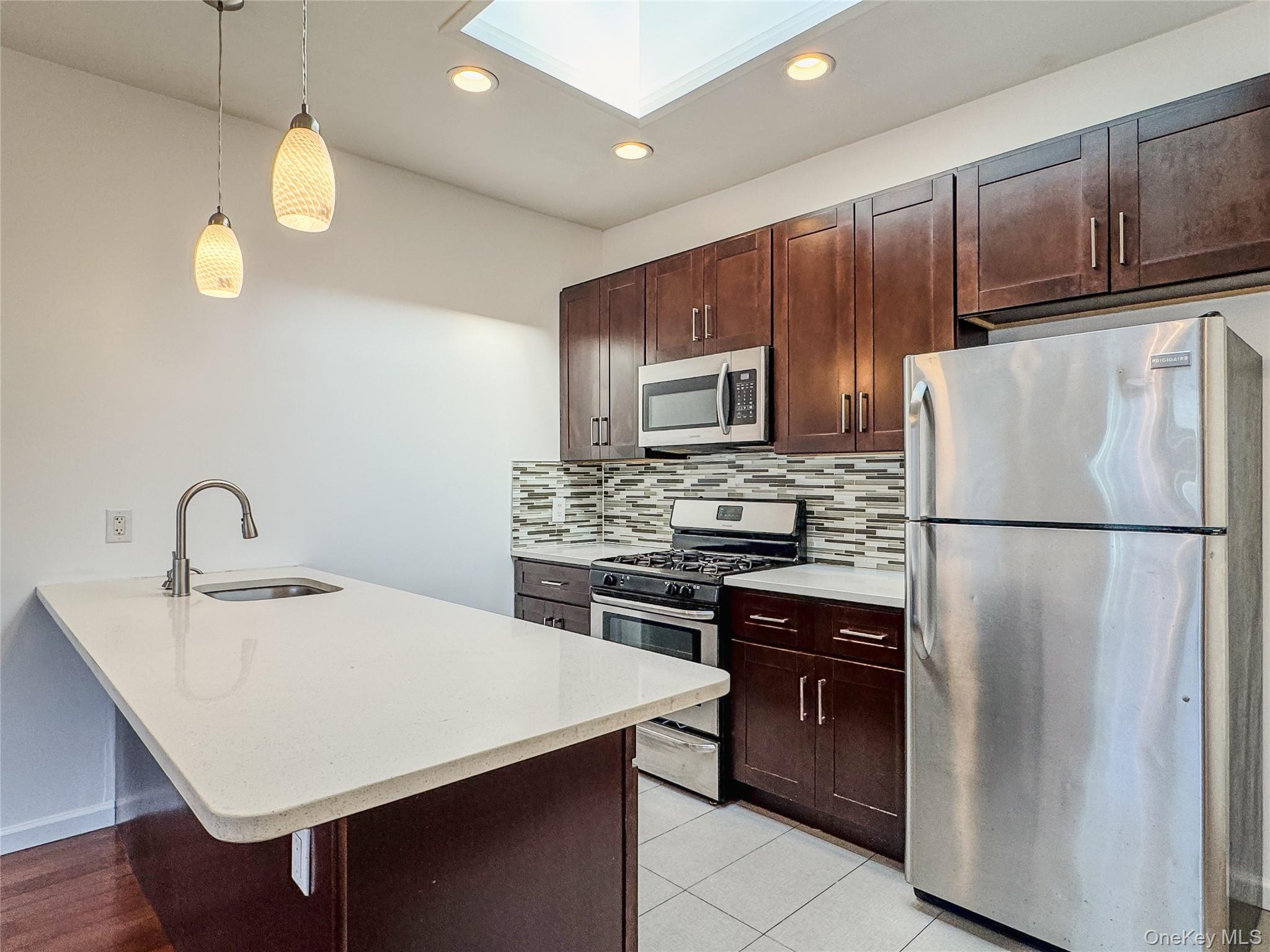 #3 photo, 209-211 Main Street, नासाउ काउंटी Farmingdale , NY 11735