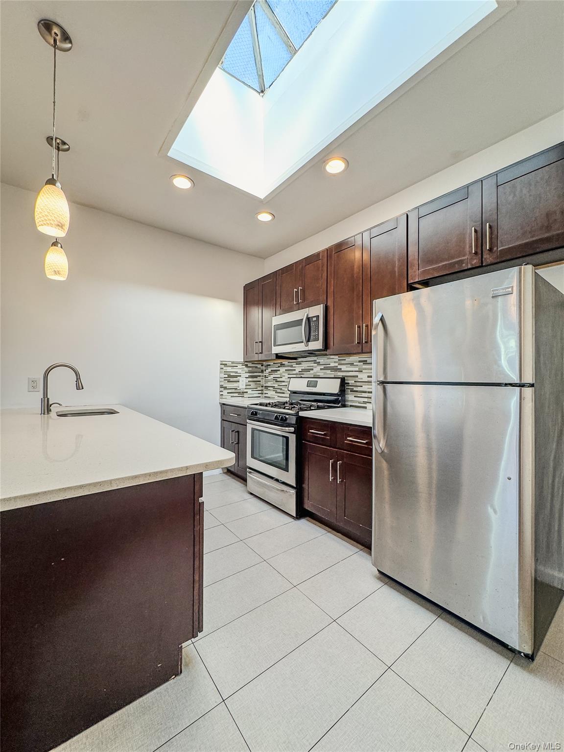 #4 photo, 209-211 Main Street, नासाउ काउंटी Farmingdale , NY 11735