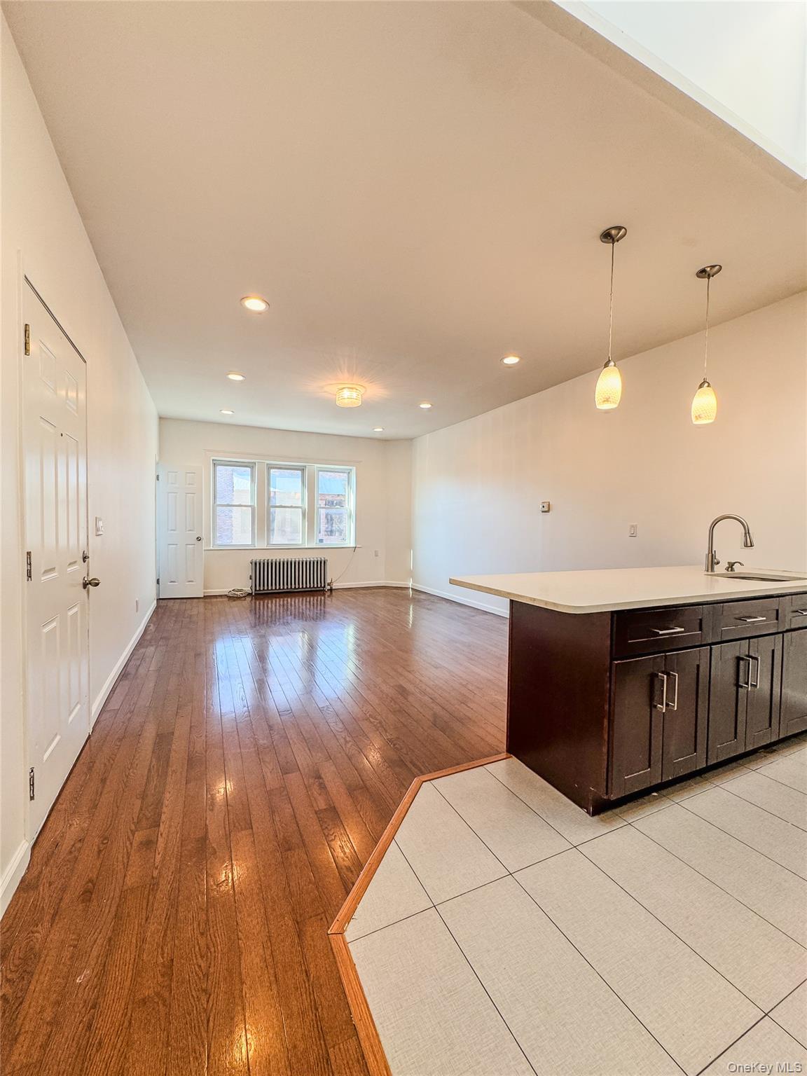 #5 photo, 209-211 Main Street, नासाउ काउंटी Farmingdale , NY 11735