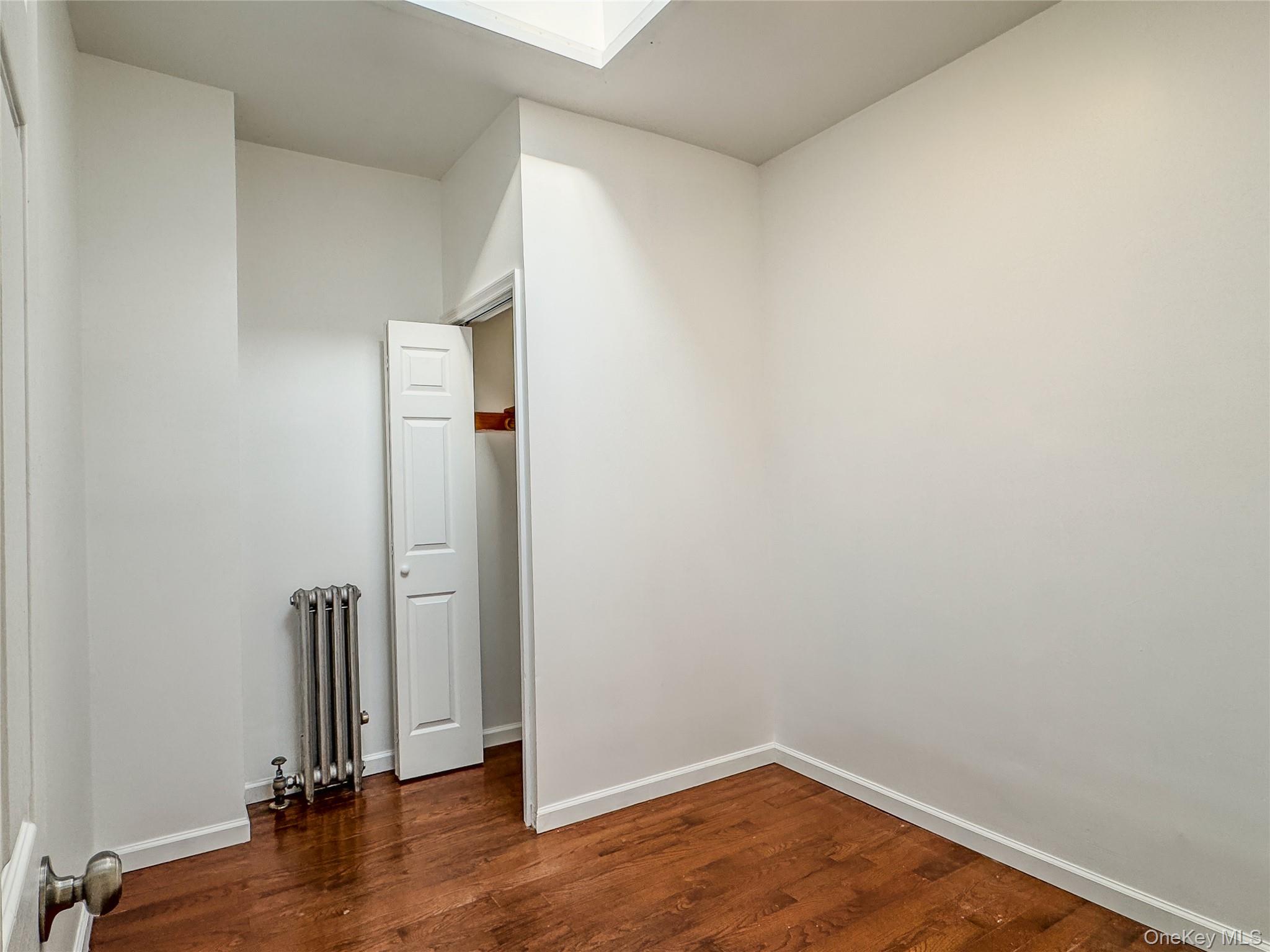 #8 photo, 209-211 Main Street, नासाउ काउंटी Farmingdale , NY 11735