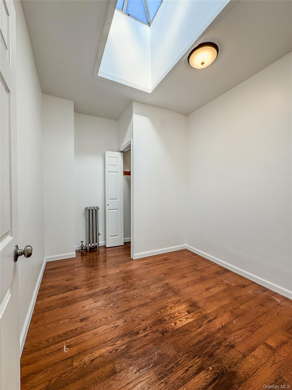 #9 photo, 209-211 Main Street, नासाउ काउंटी Farmingdale , NY 11735