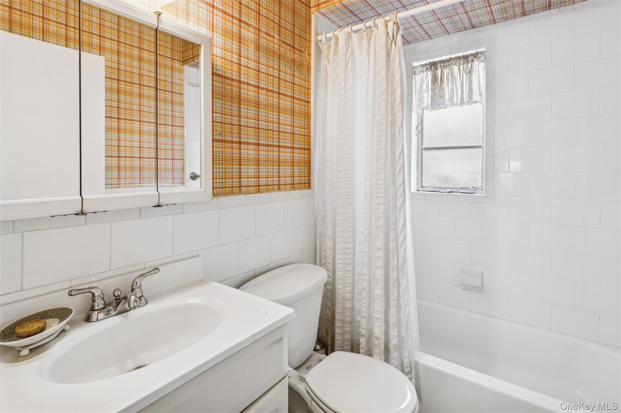 #13 photo, 122 Broome Avenue, מחוז נסאו Atlantic Beach , NY 11509