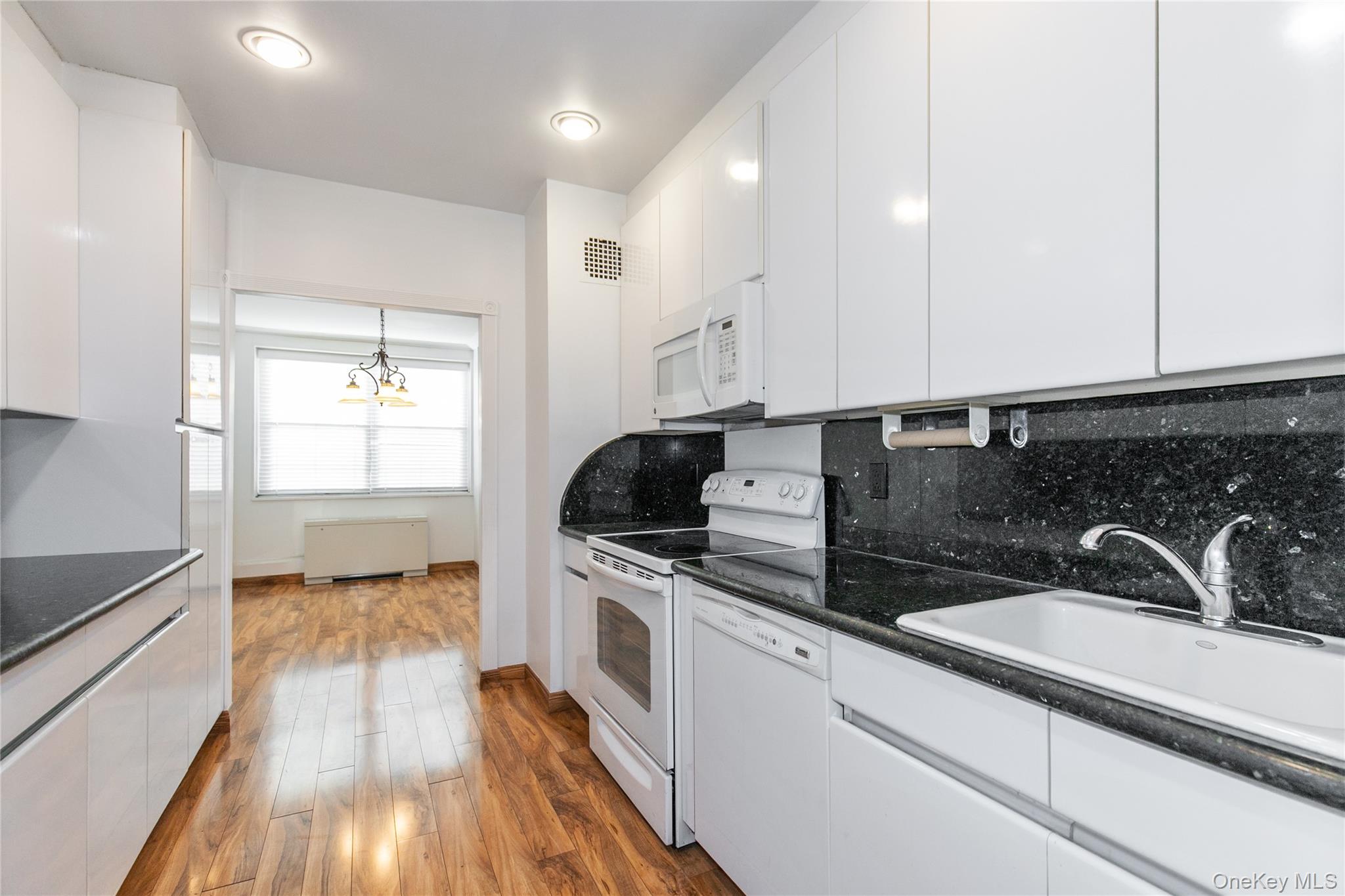 #15 photo, 1 KENSINGTON GATE, Great Neck , NY 11021