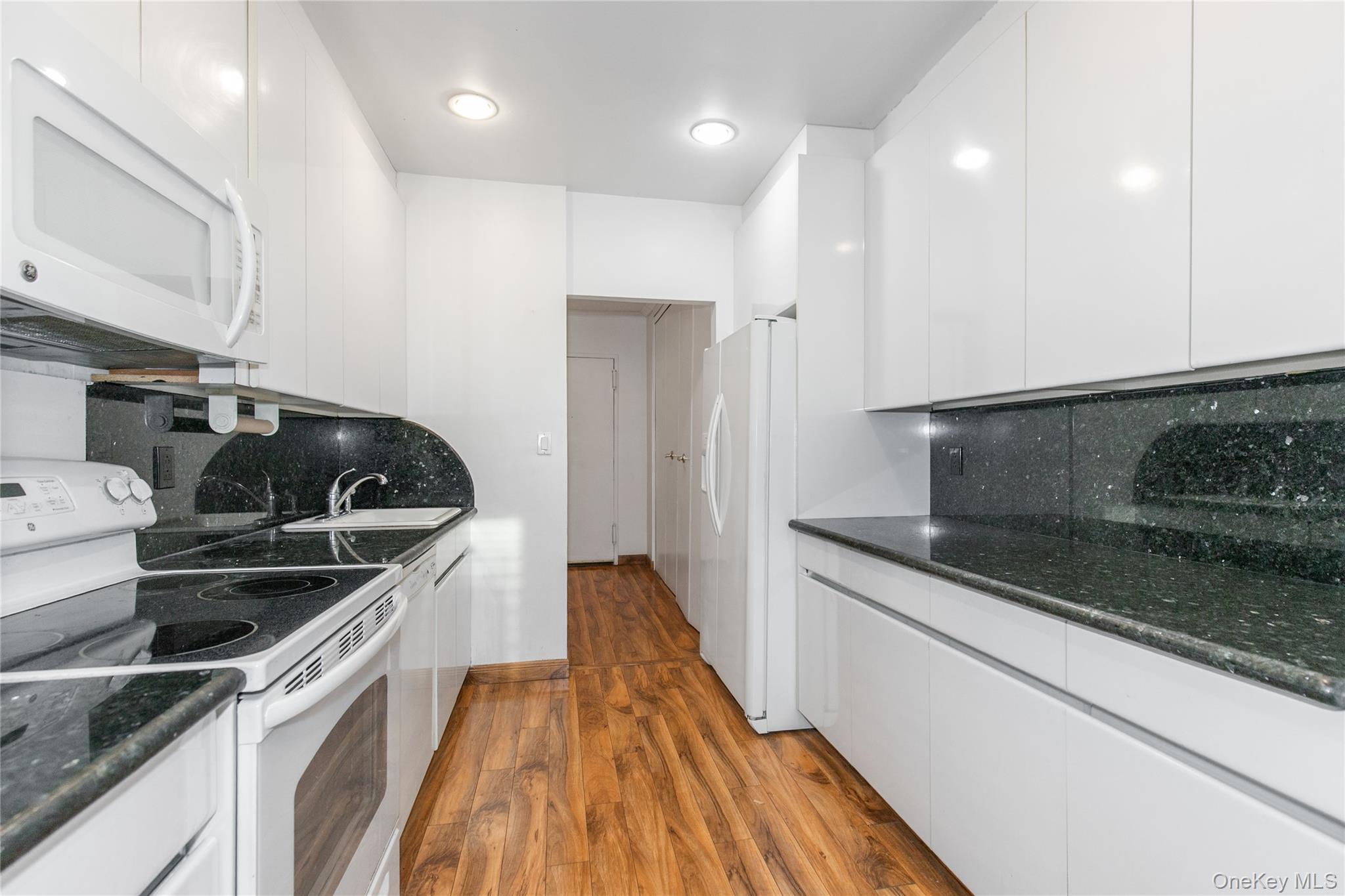 #17 photo, 1 KENSINGTON GATE, Great Neck , NY 11021