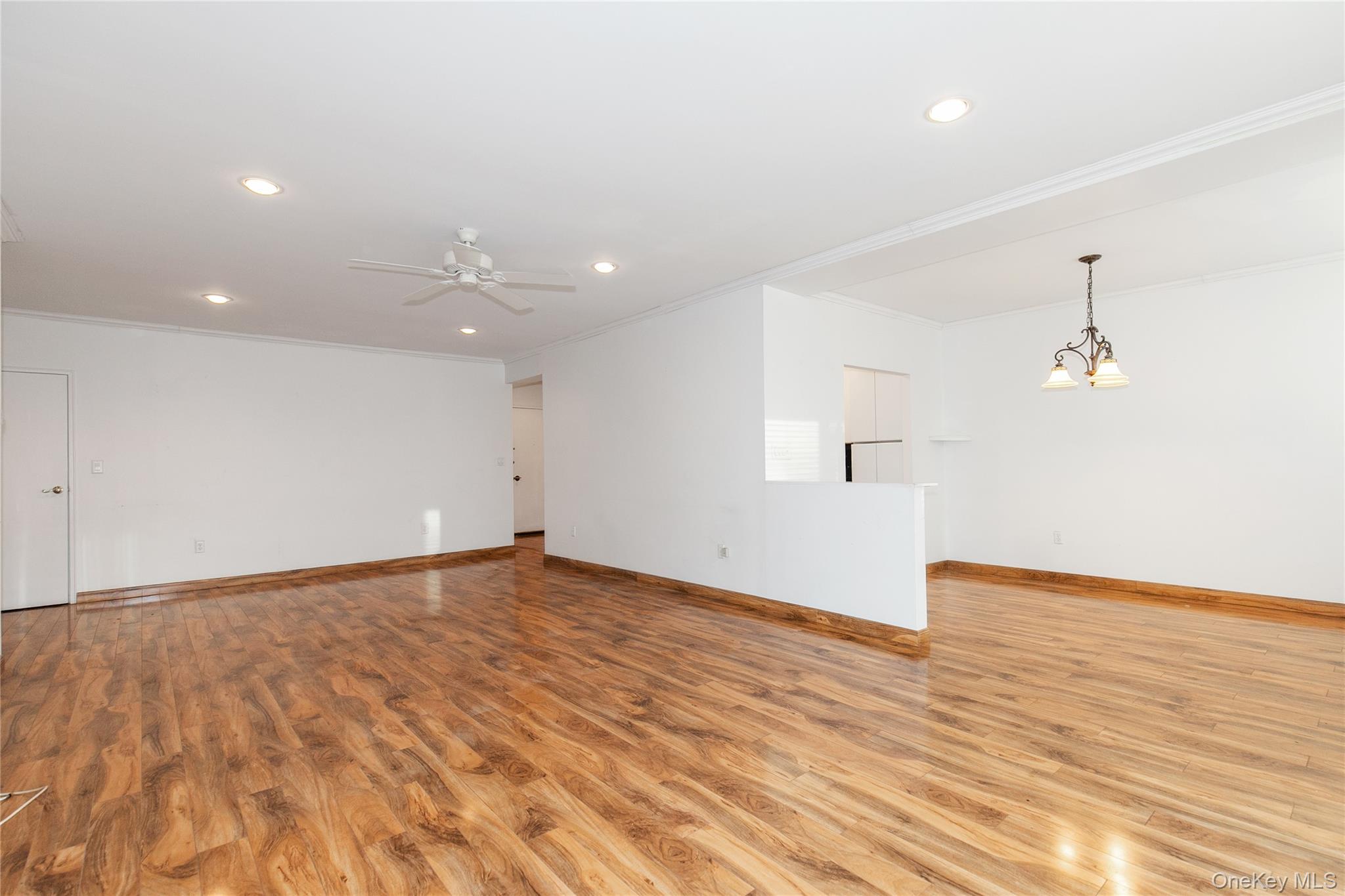 #6 photo, 1 KENSINGTON GATE, Great Neck , NY 11021