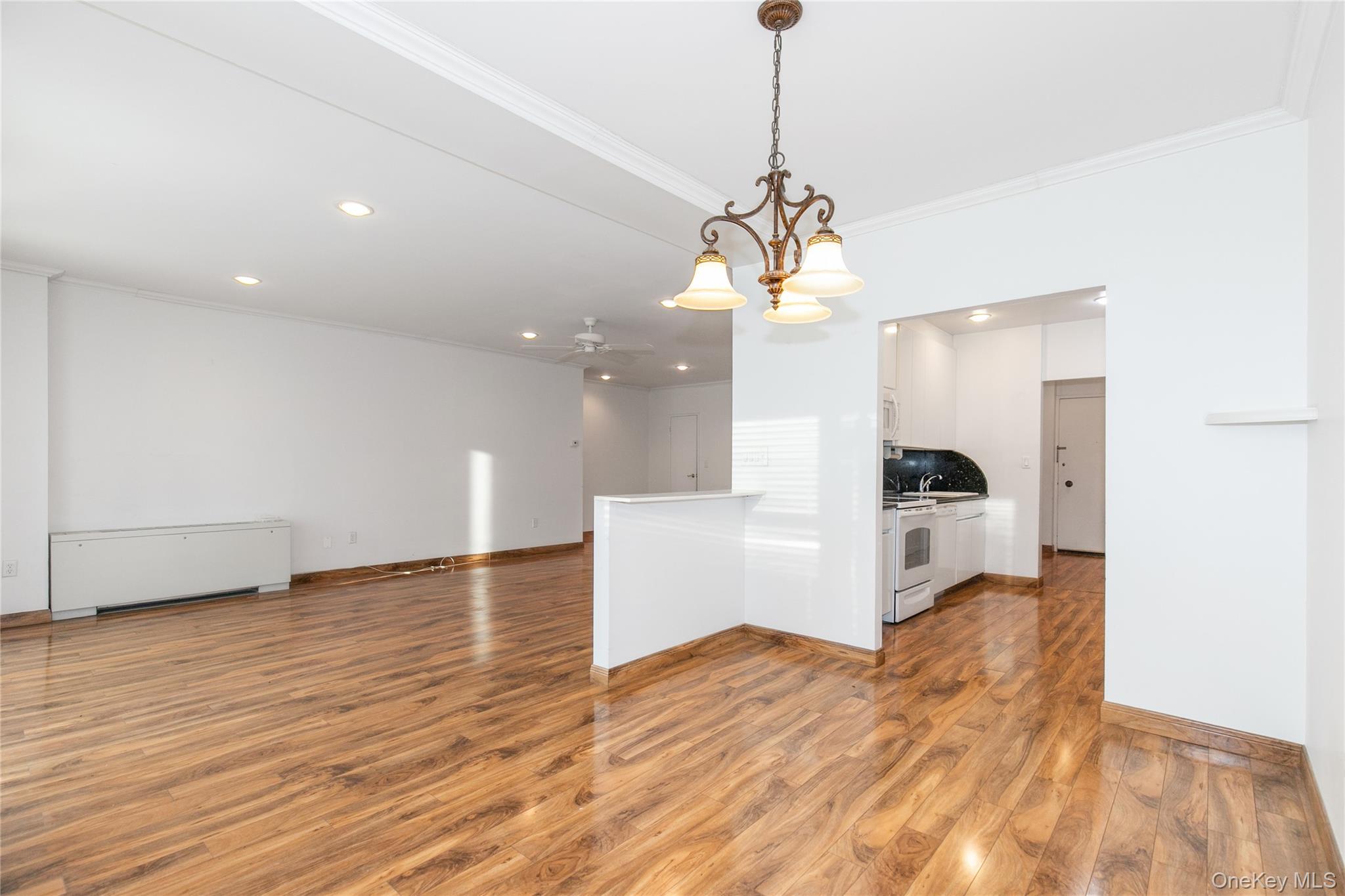 #7 photo, 1 KENSINGTON GATE, Great Neck , NY 11021