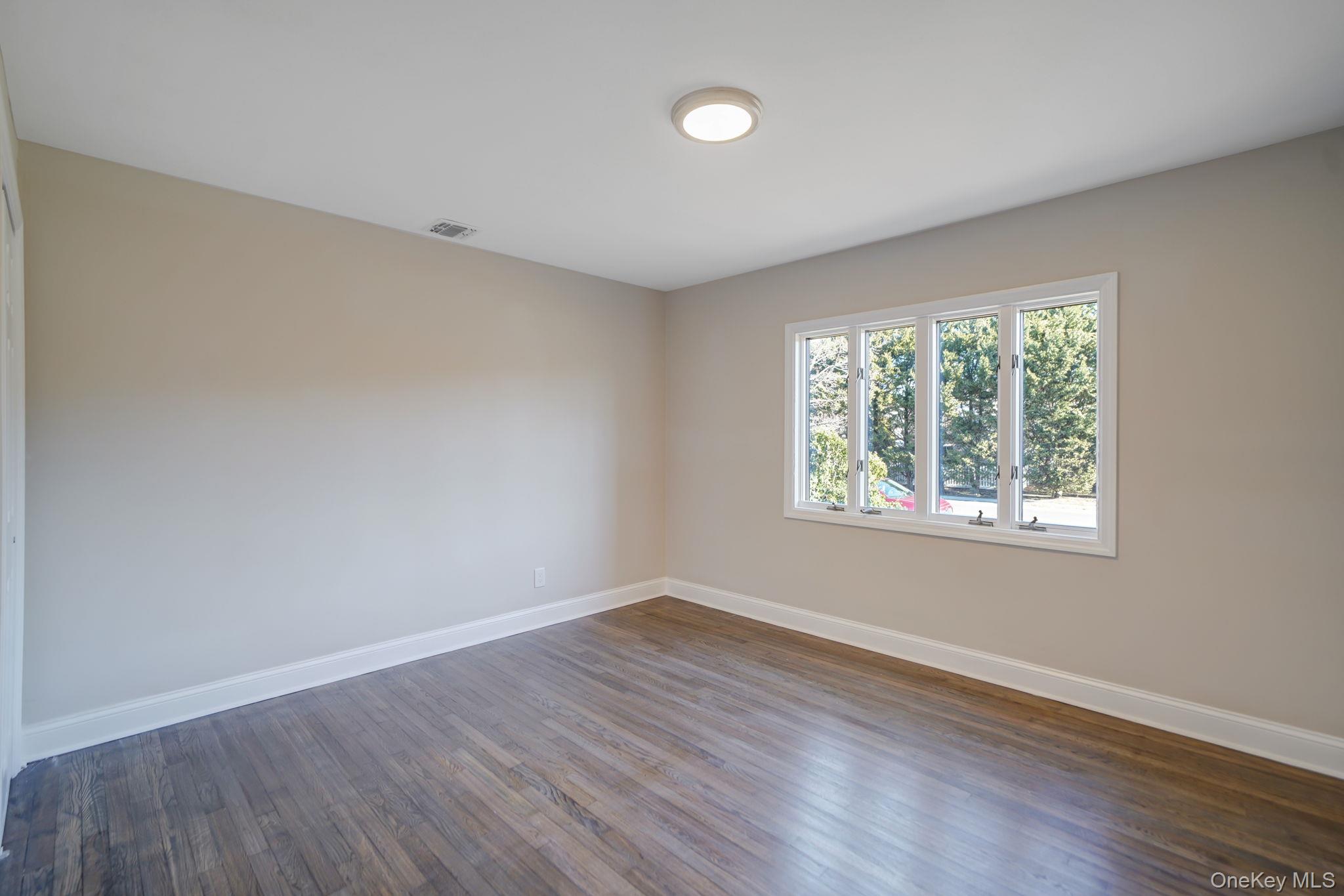 #14 photo, 212 Babylon Turnpike, Нассау ‖ Merrick , NY 11566