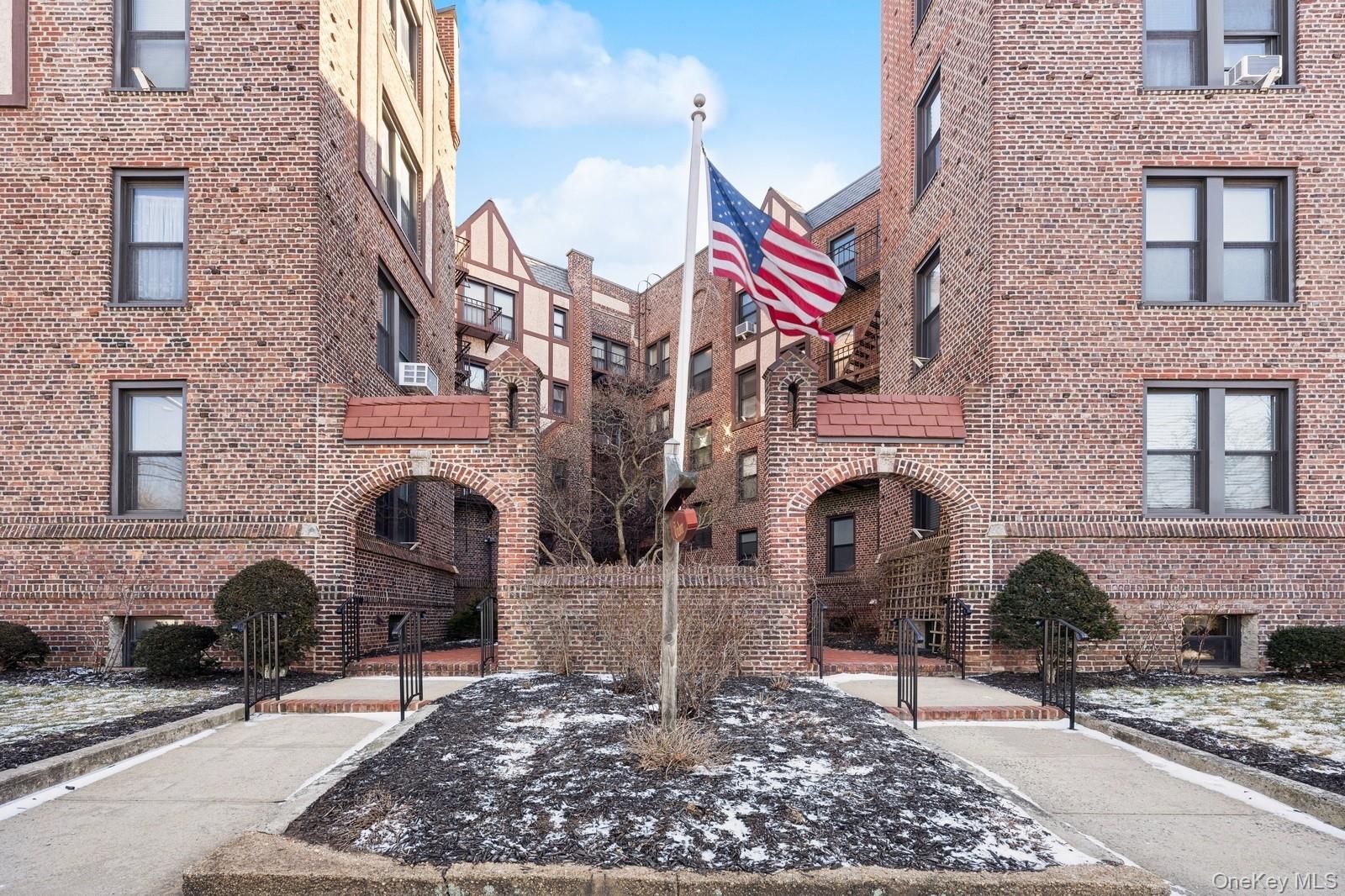 #4 photo, 12 Hempstead Avenue, מחוז נסאו Rockville Centre , NY 11570