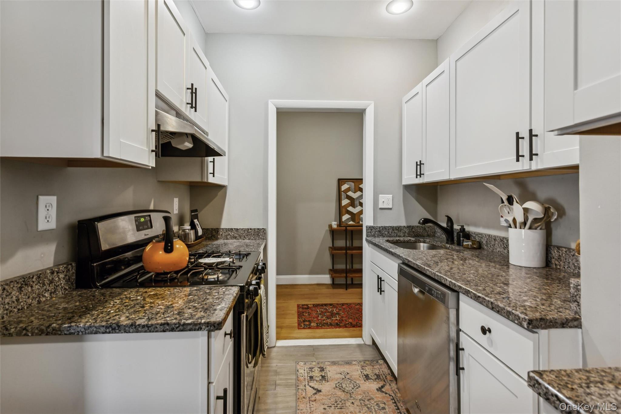 #9 photo, 12 Hempstead Avenue, מחוז נסאו Rockville Centre , NY 11570