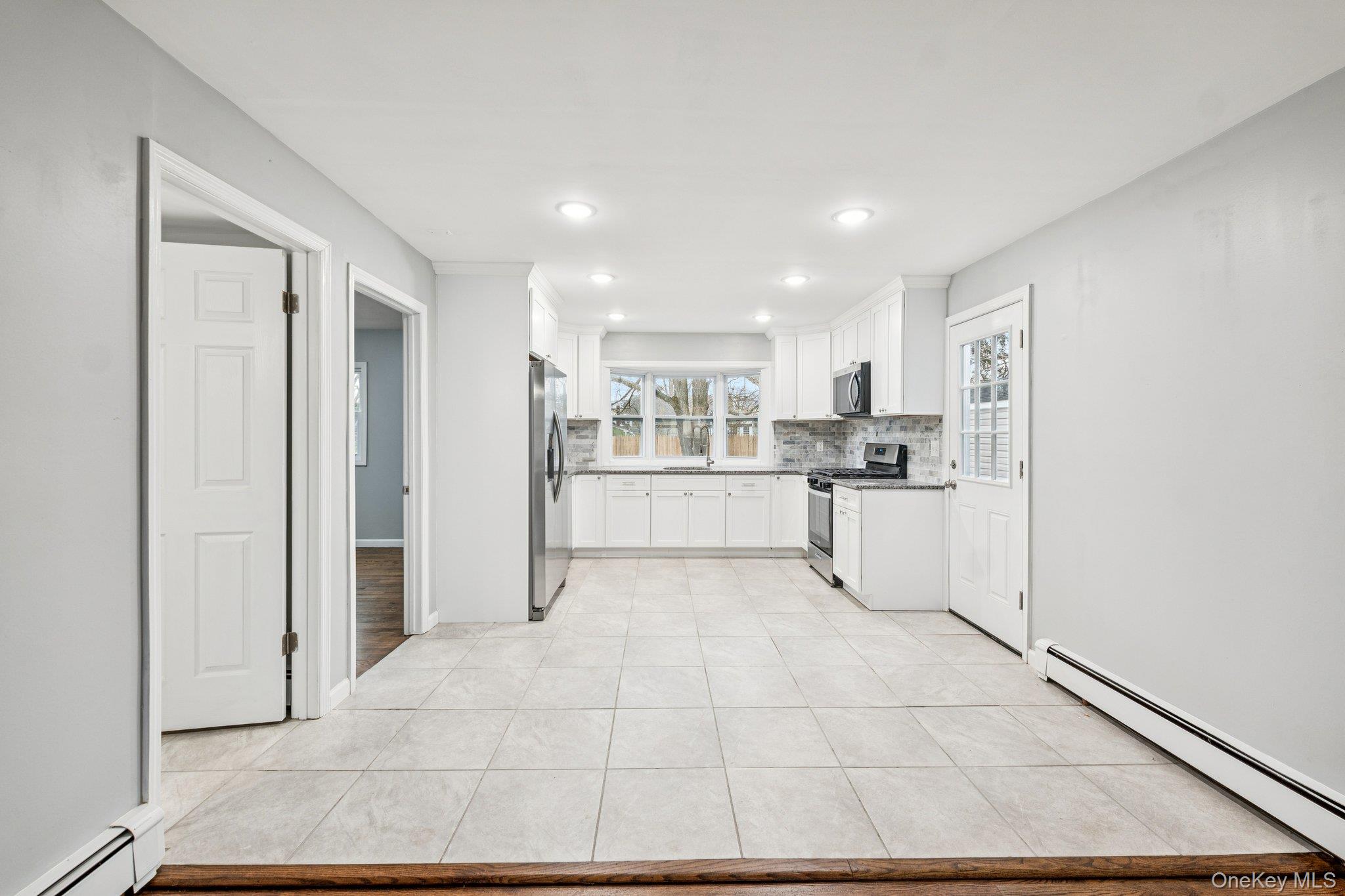 #12 photo, 1354 Brooklyn Boulevard, מחוז סאפוק Bay Shore , NY 11706