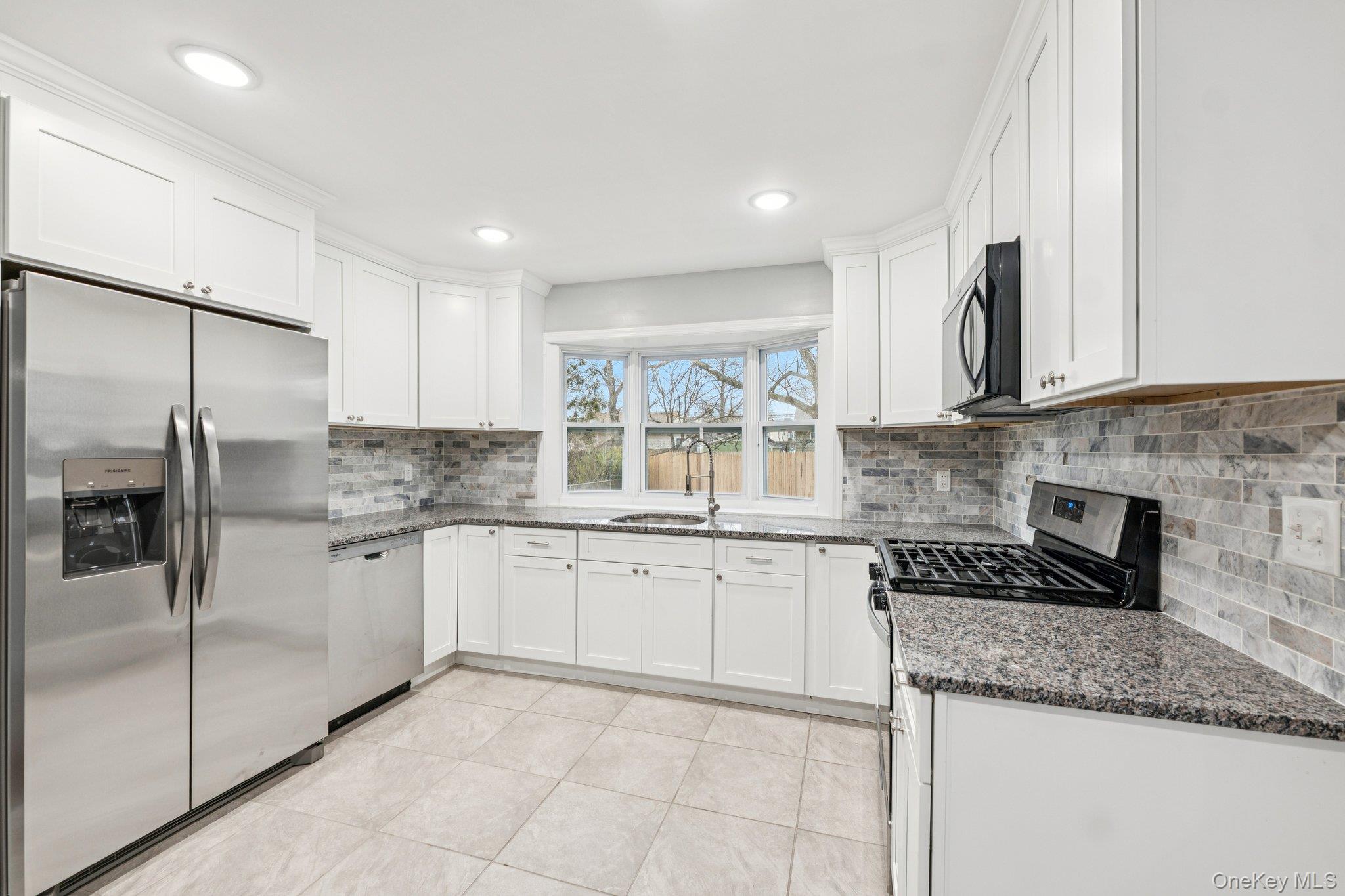 #13 photo, 1354 Brooklyn Boulevard, מחוז סאפוק Bay Shore , NY 11706