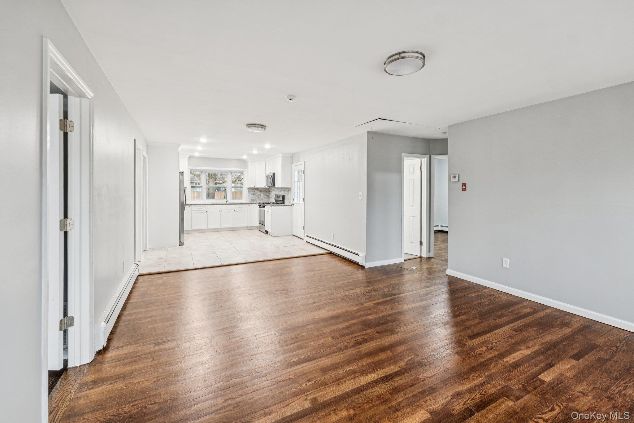 #5 photo, 1354 Brooklyn Boulevard, מחוז סאפוק Bay Shore , NY 11706