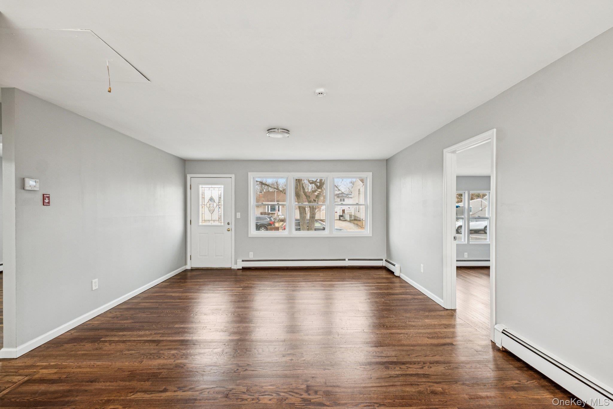 #6 photo, 1354 Brooklyn Boulevard, מחוז סאפוק Bay Shore , NY 11706