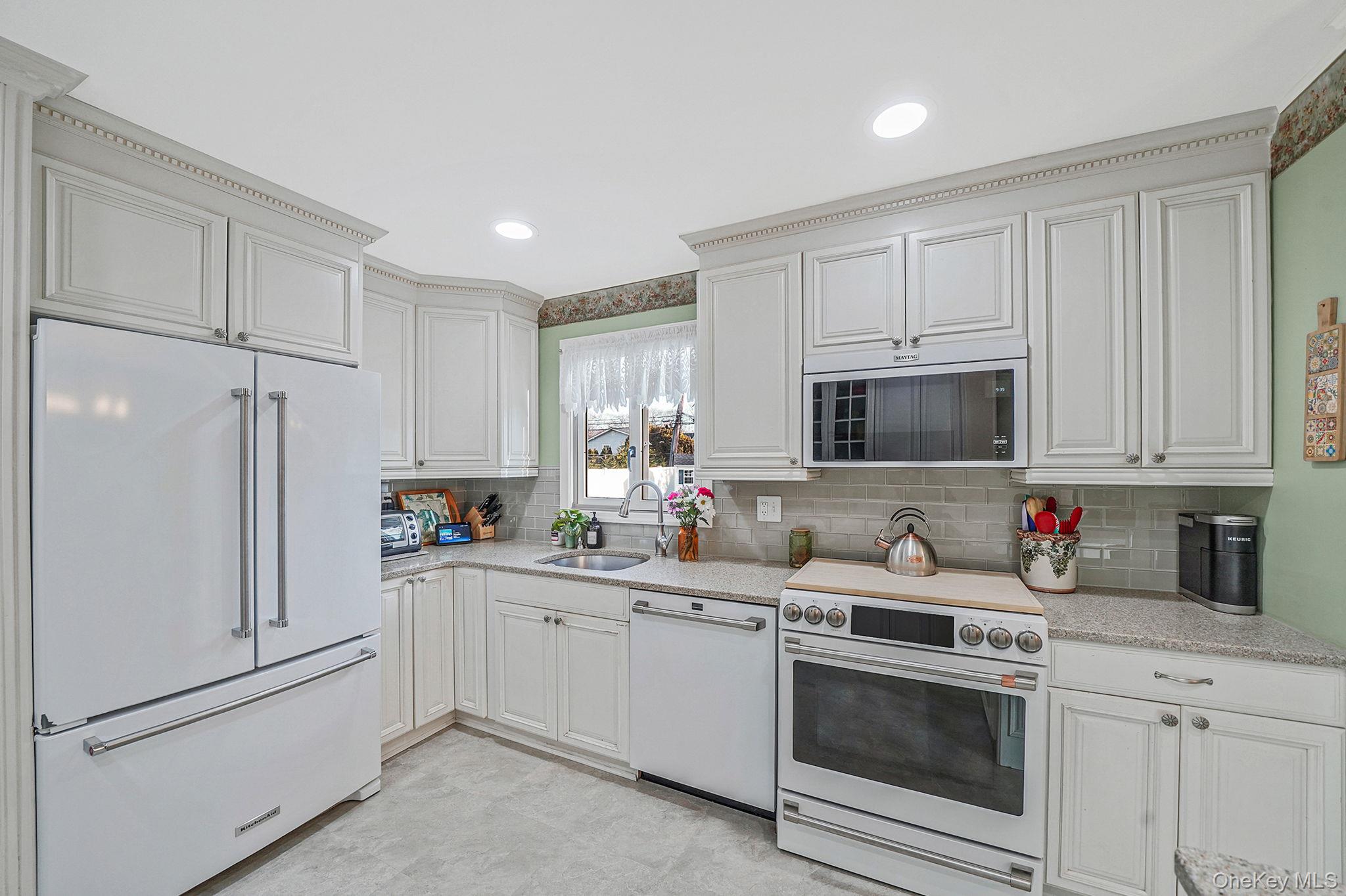 #11 photo, 263 Keswick Drive, 롱 아일랜드 East Islip , NY 11730