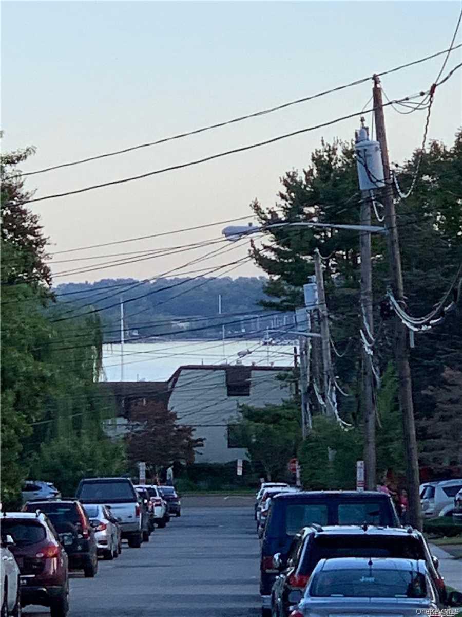 #3 photo, 235B Manorhaven Boulevard, नासाउ काउंटी Port Washington , NY 11050