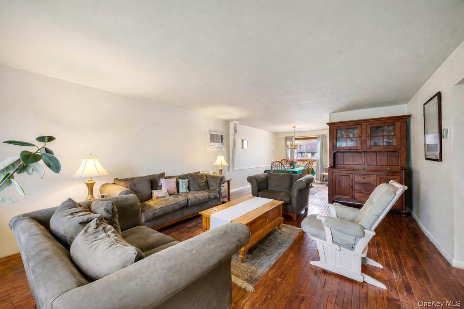 #12 photo, 7 N Terrace Place, नासाउ काउंटी Valley Stream , NY 11580