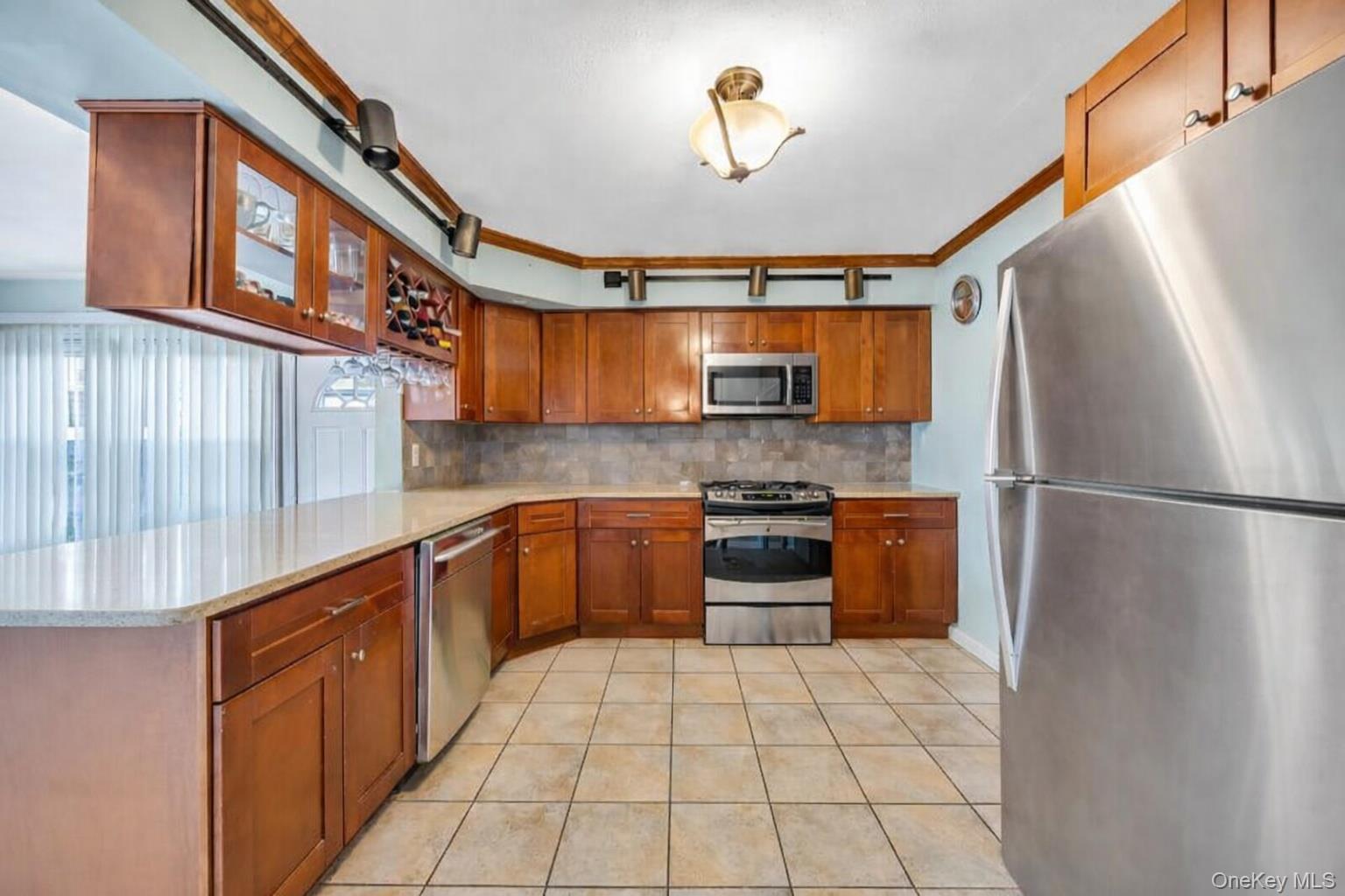 #13 photo, 7 N Terrace Place, नासाउ काउंटी Valley Stream , NY 11580