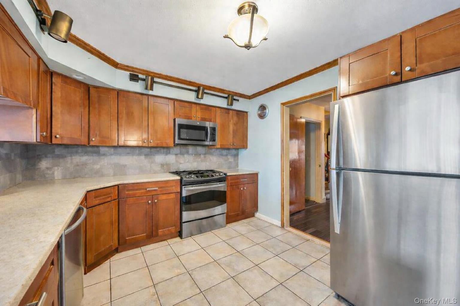 #14 photo, 7 N Terrace Place, नासाउ काउंटी Valley Stream , NY 11580