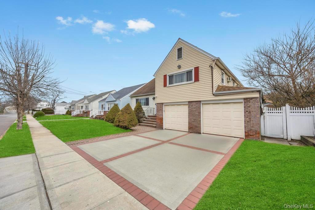 #2 photo, 7 N Terrace Place, नासाउ काउंटी Valley Stream , NY 11580