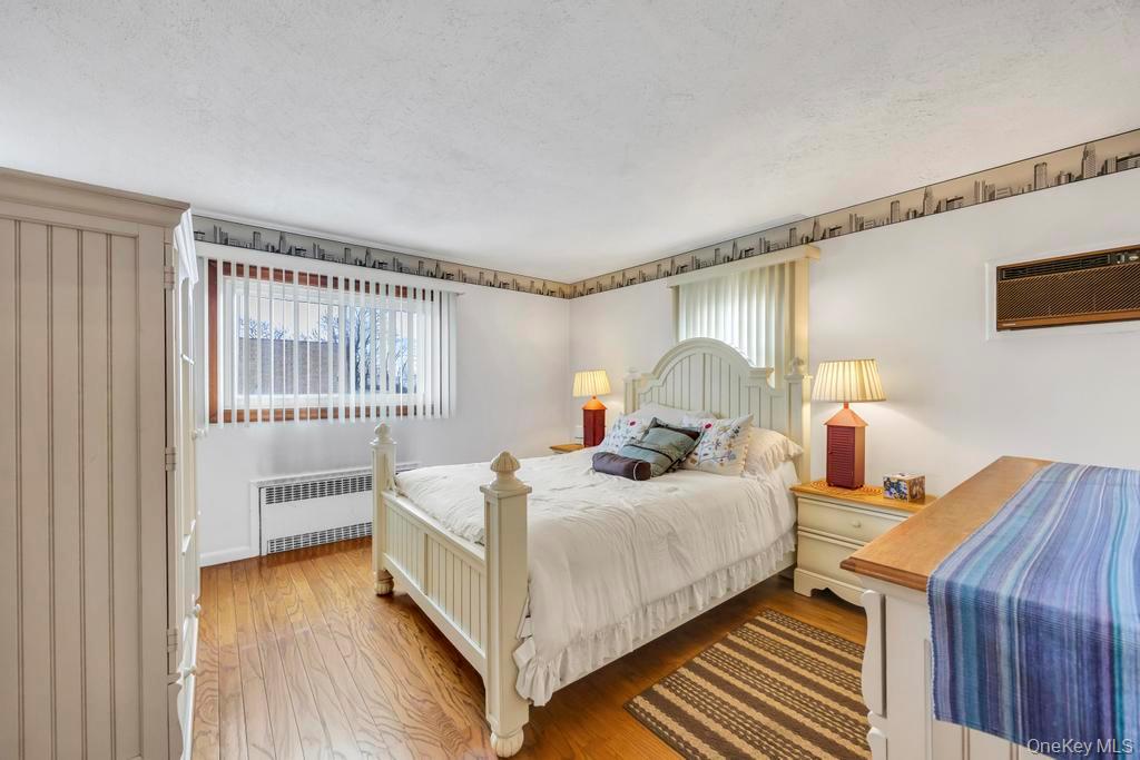 #20 photo, 7 N Terrace Place, नासाउ काउंटी Valley Stream , NY 11580