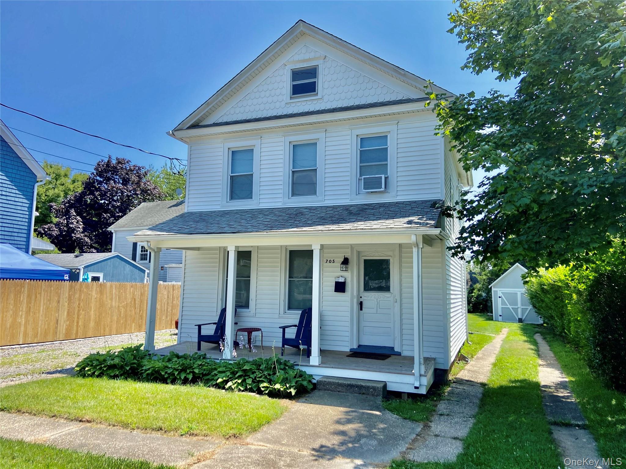 #1 photo, 880 Wiggins Street, Greenport , NY 11944