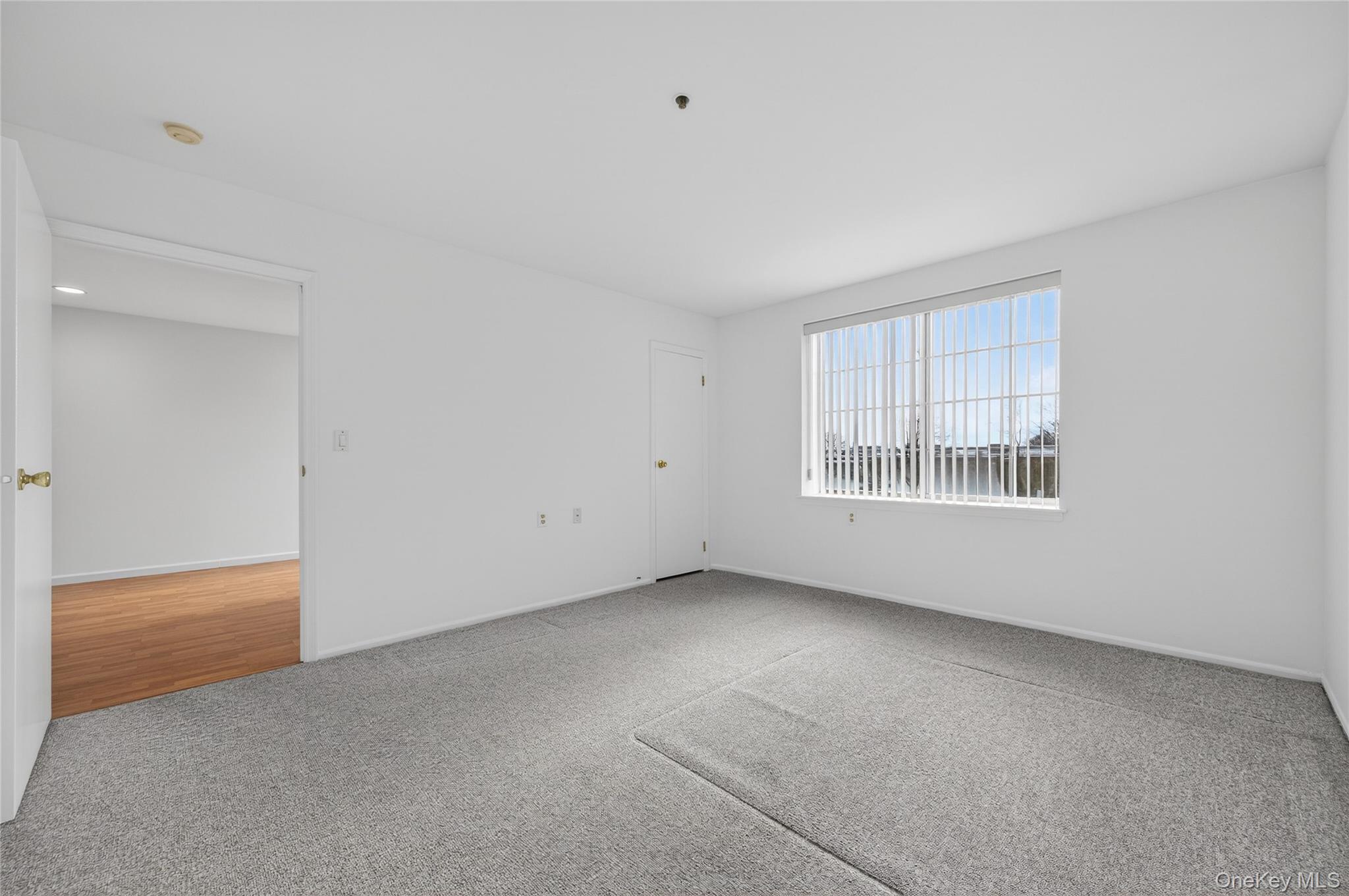 #11 photo, 54 School Street, Нассау ‖ Westbury , NY 11590