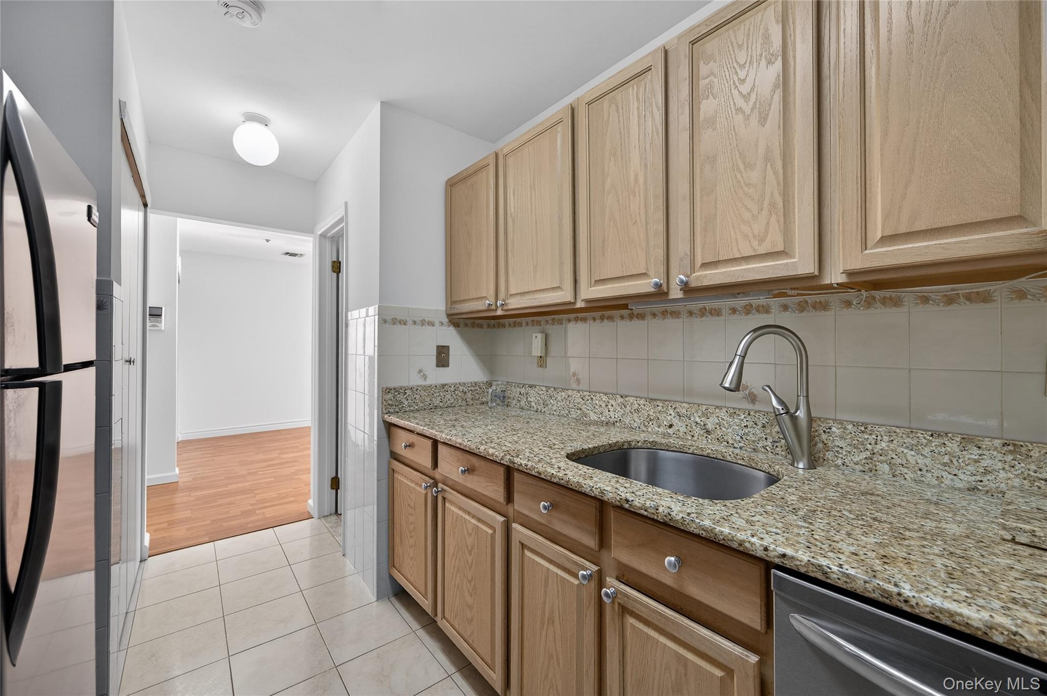 #14 photo, 54 School Street, Нассау ‖ Westbury , NY 11590