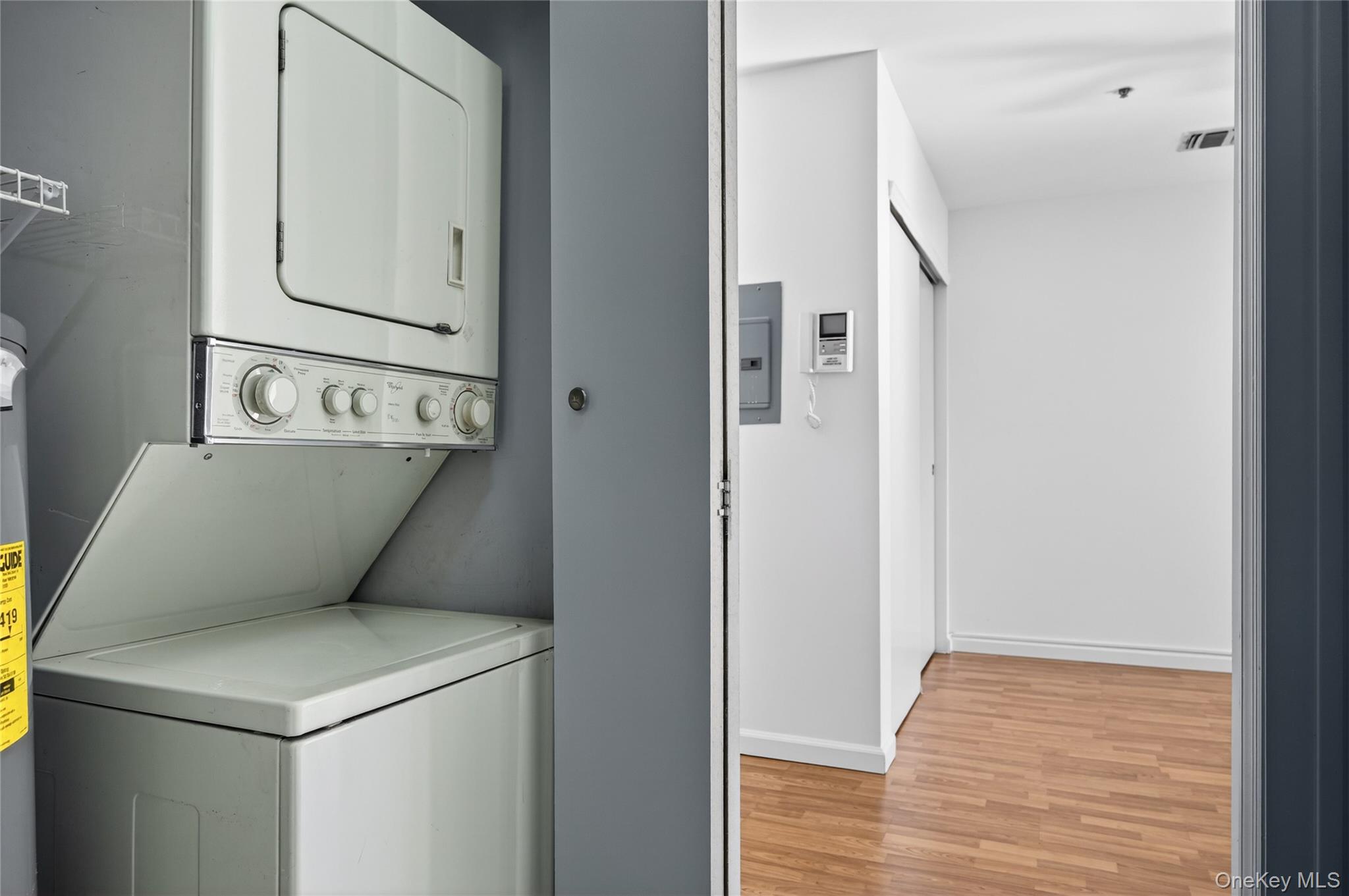 #15 photo, 54 School Street, Нассау ‖ Westbury , NY 11590