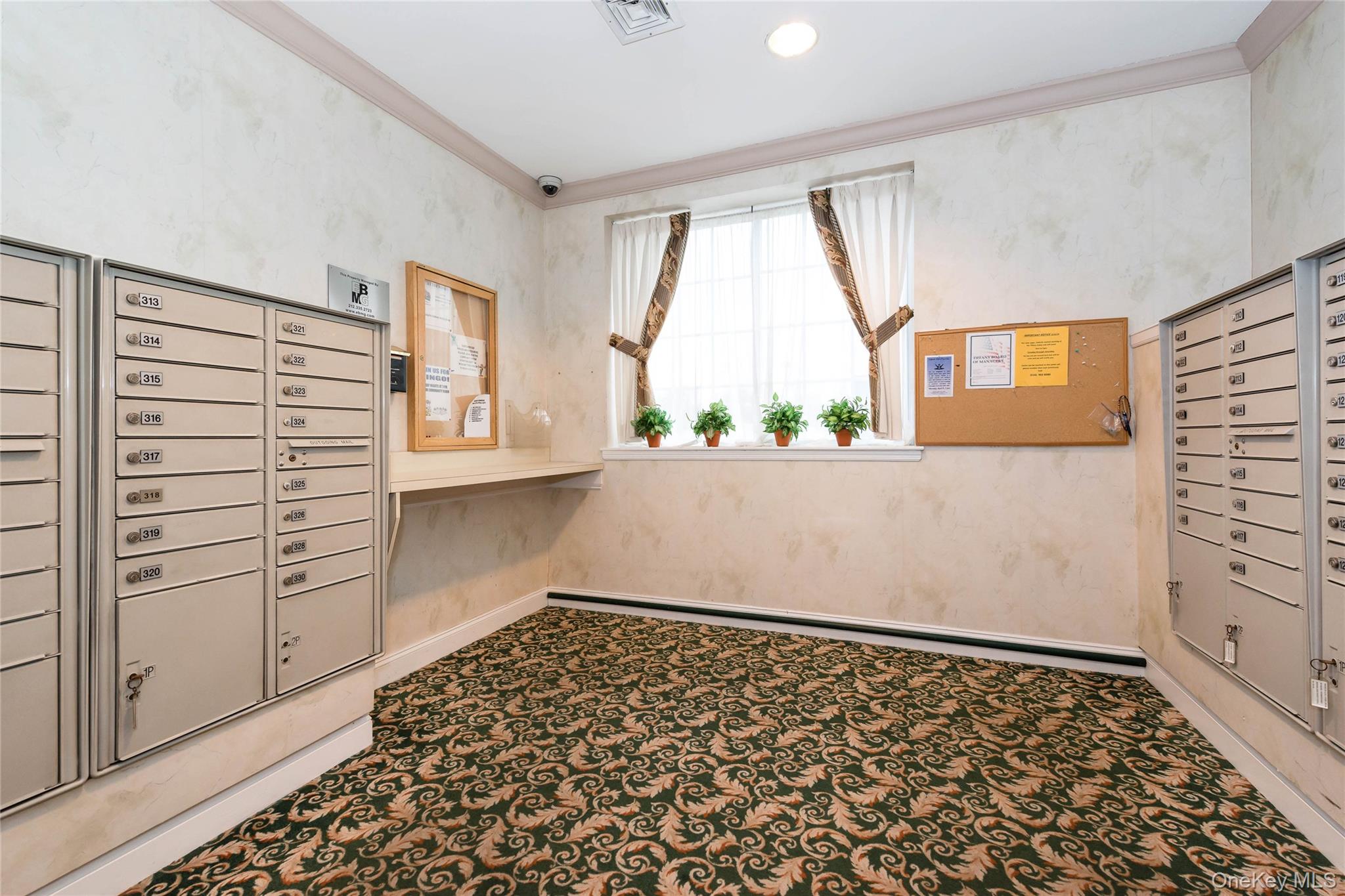 #17 photo, 54 School Street, Нассау ‖ Westbury , NY 11590