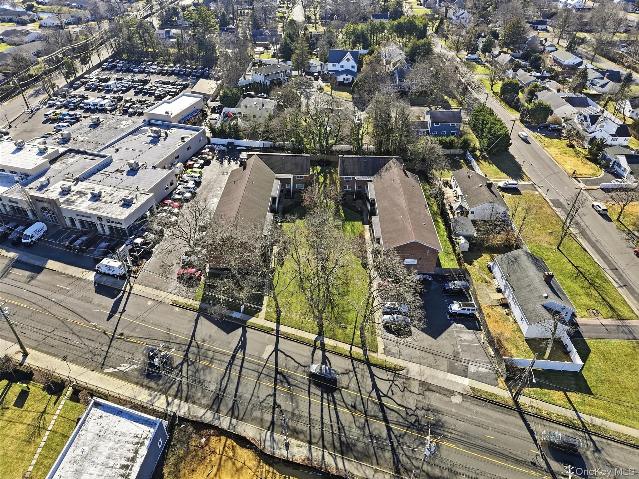 #17 photo, 297 Merrick Road, سوفولك Amityville , NY 11701