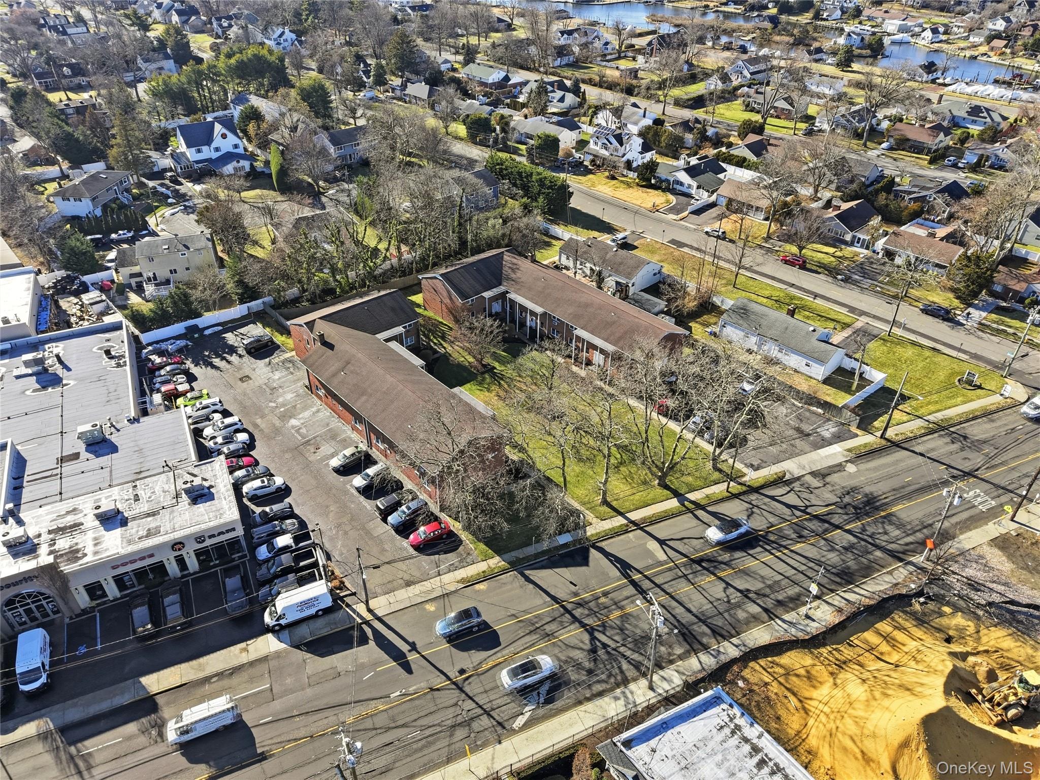 #18 photo, 297 Merrick Road, سوفولك Amityville , NY 11701