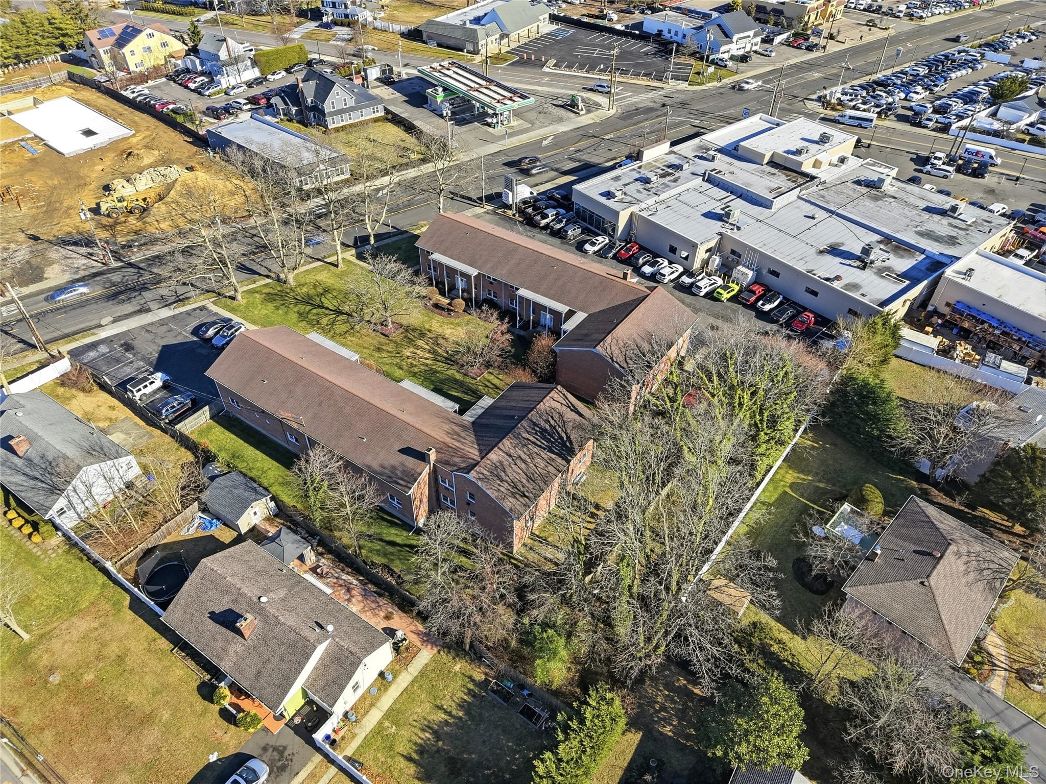 #20 photo, 297 Merrick Road, سوفولك Amityville , NY 11701