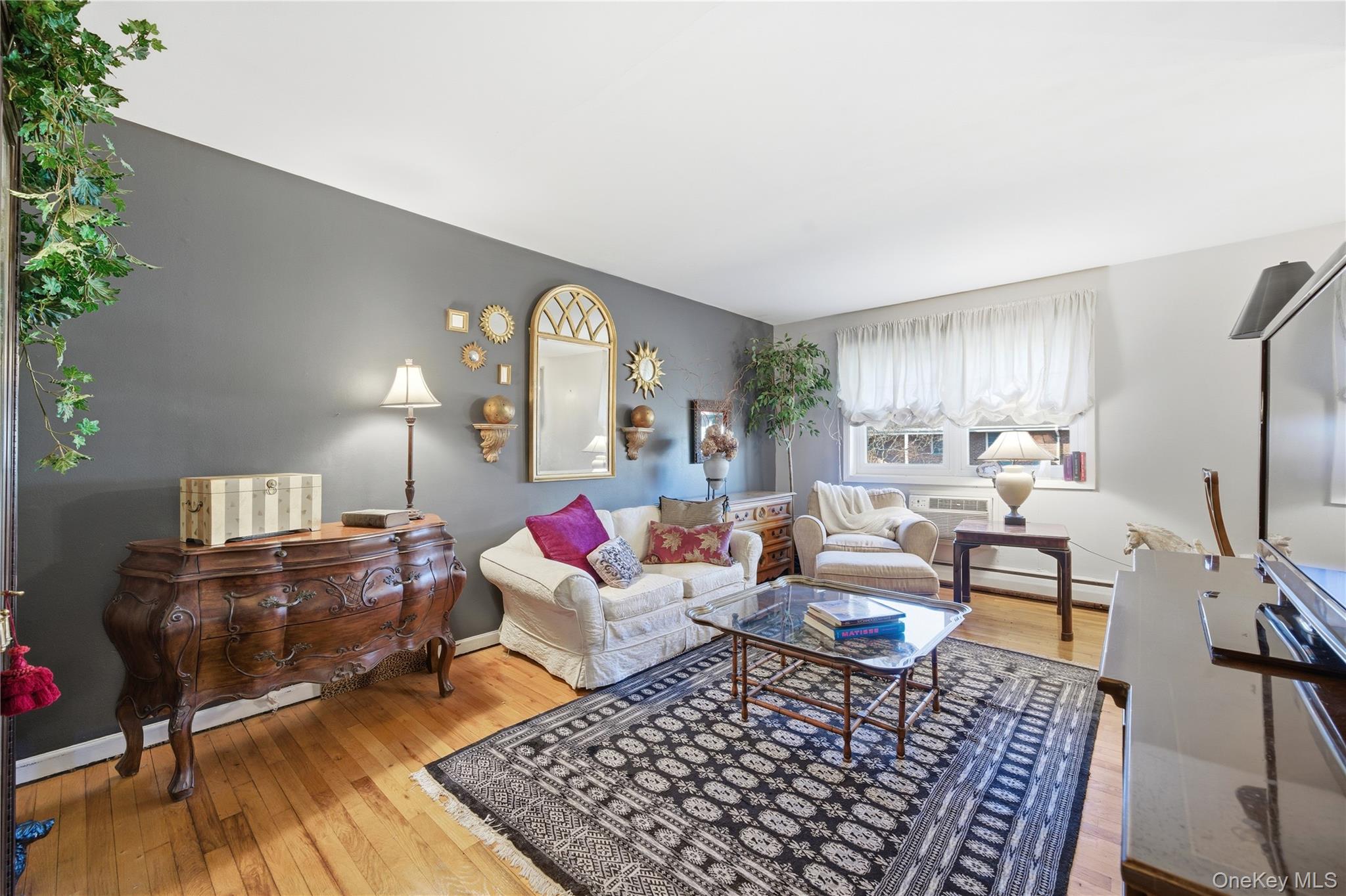 #4 photo, 297 Merrick Road, سوفولك Amityville , NY 11701