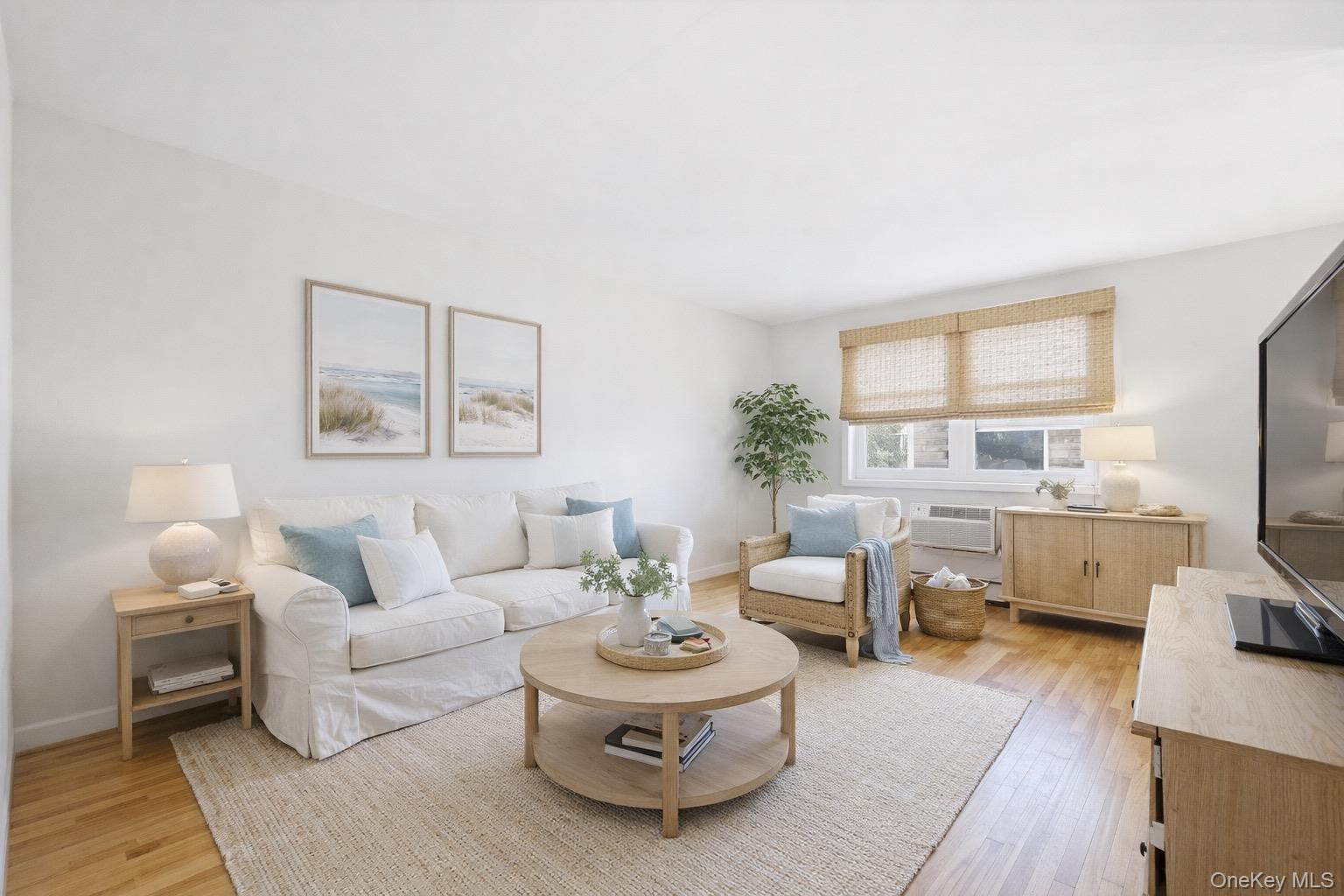 #5 photo, 297 Merrick Road, سوفولك Amityville , NY 11701