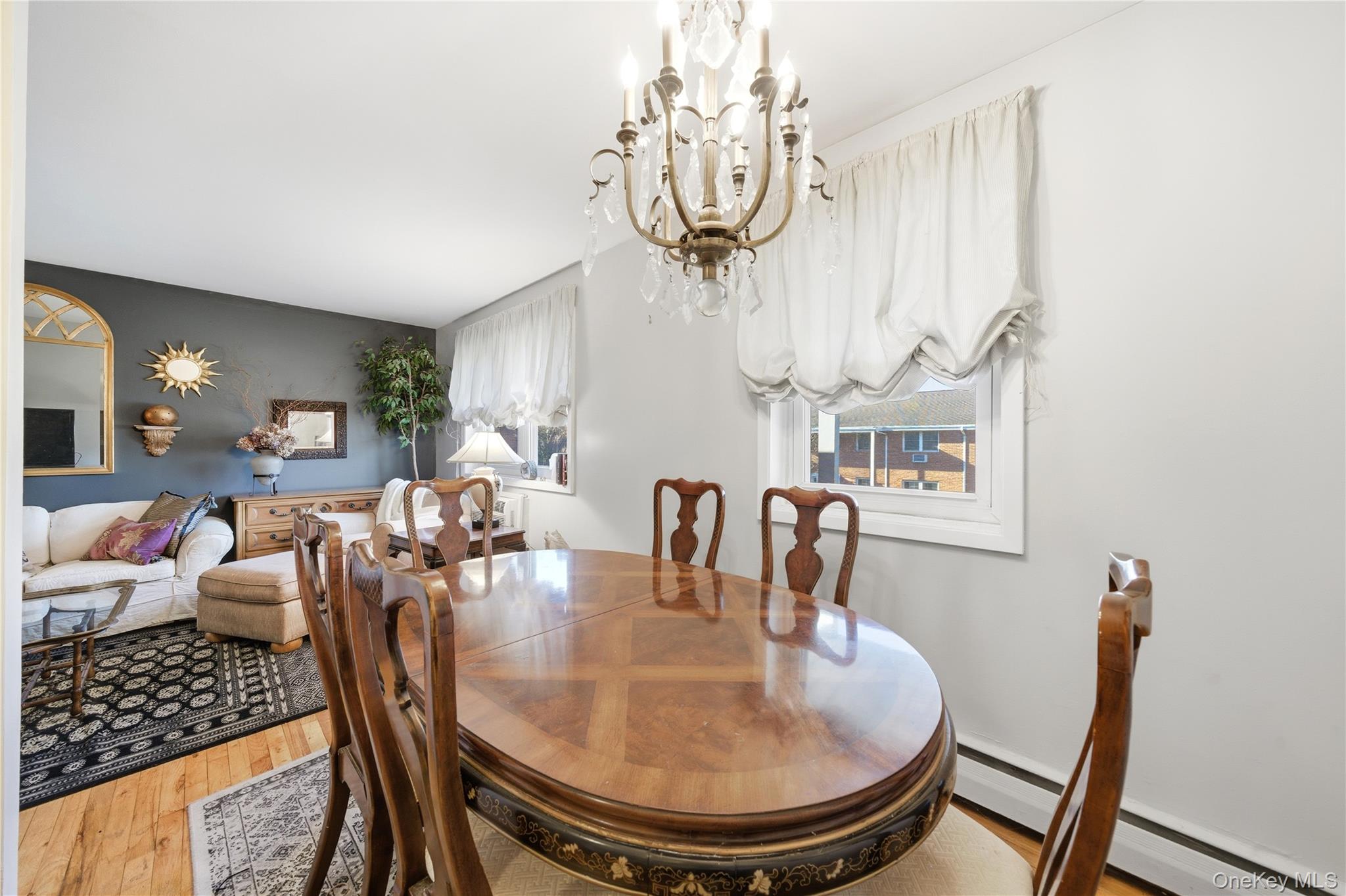 #7 photo, 297 Merrick Road, سوفولك Amityville , NY 11701