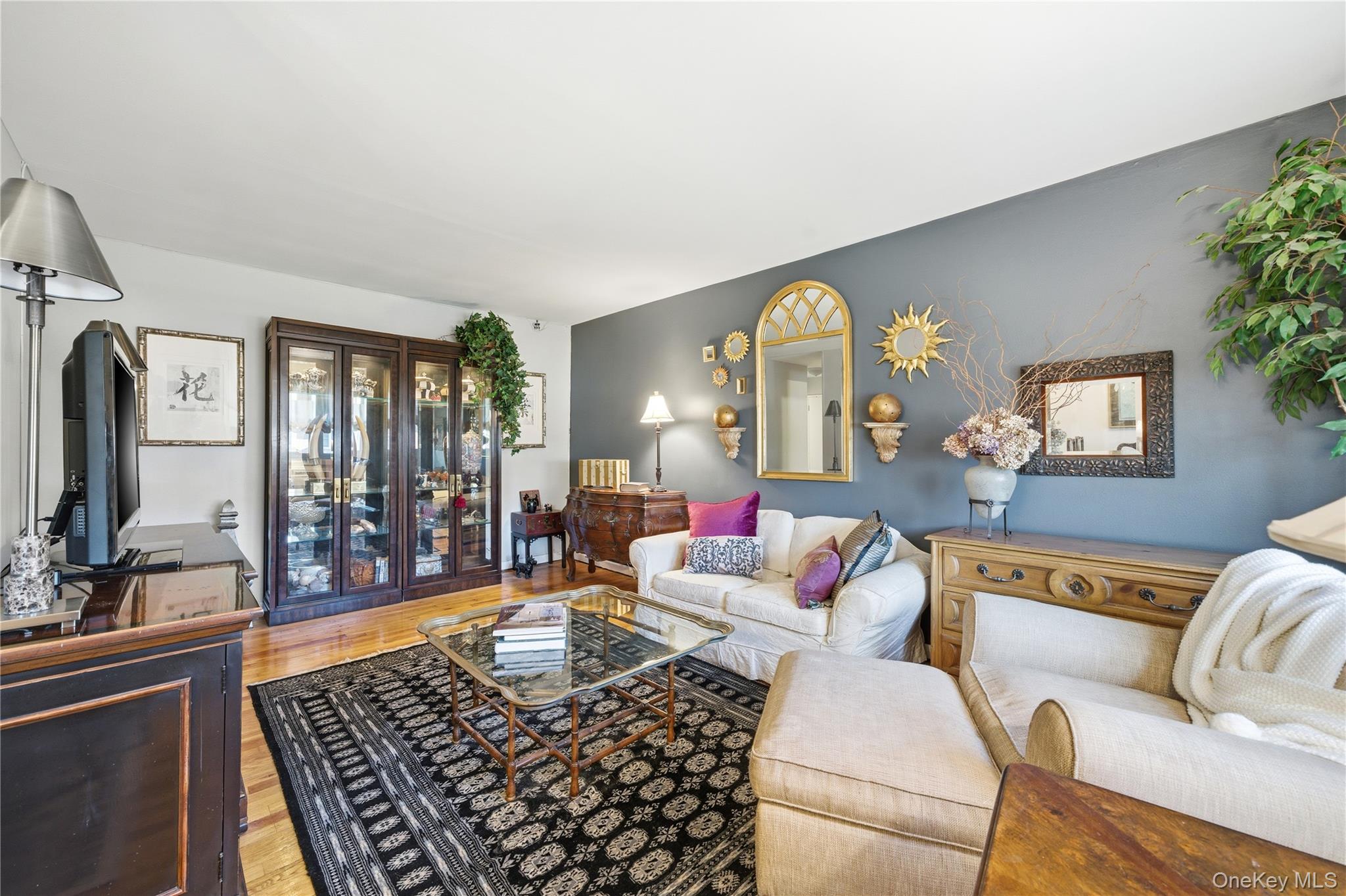 #8 photo, 297 Merrick Road, سوفولك Amityville , NY 11701