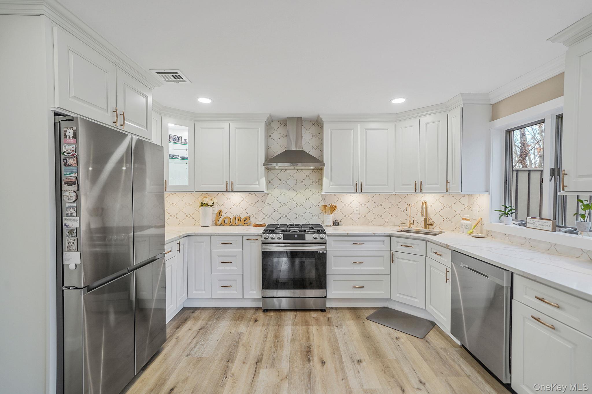 #12 photo, 6 Stone Gate Court, 東長島 Smithtown , NY 11787