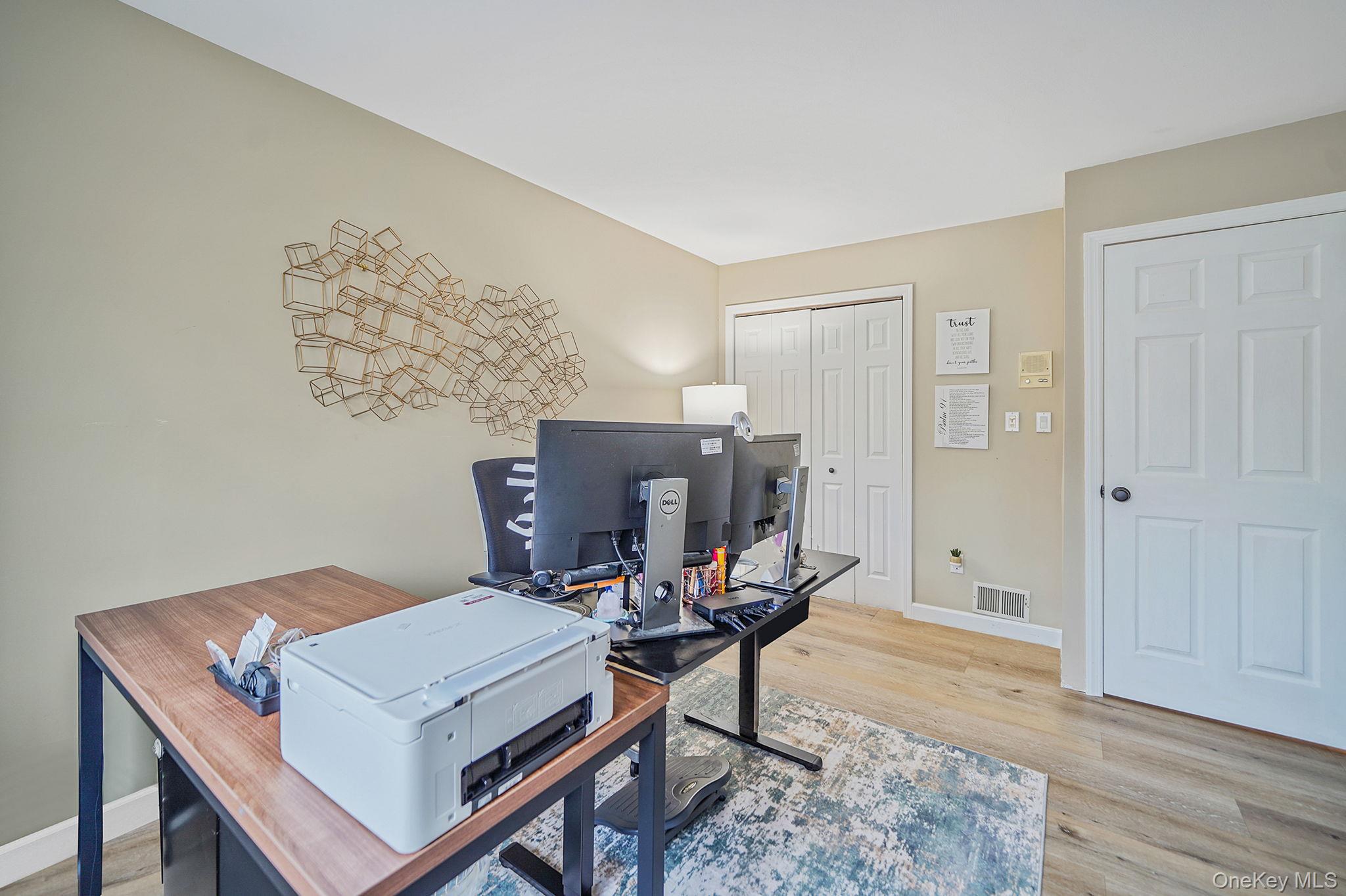 #17 photo, 6 Stone Gate Court, 東長島 Smithtown , NY 11787