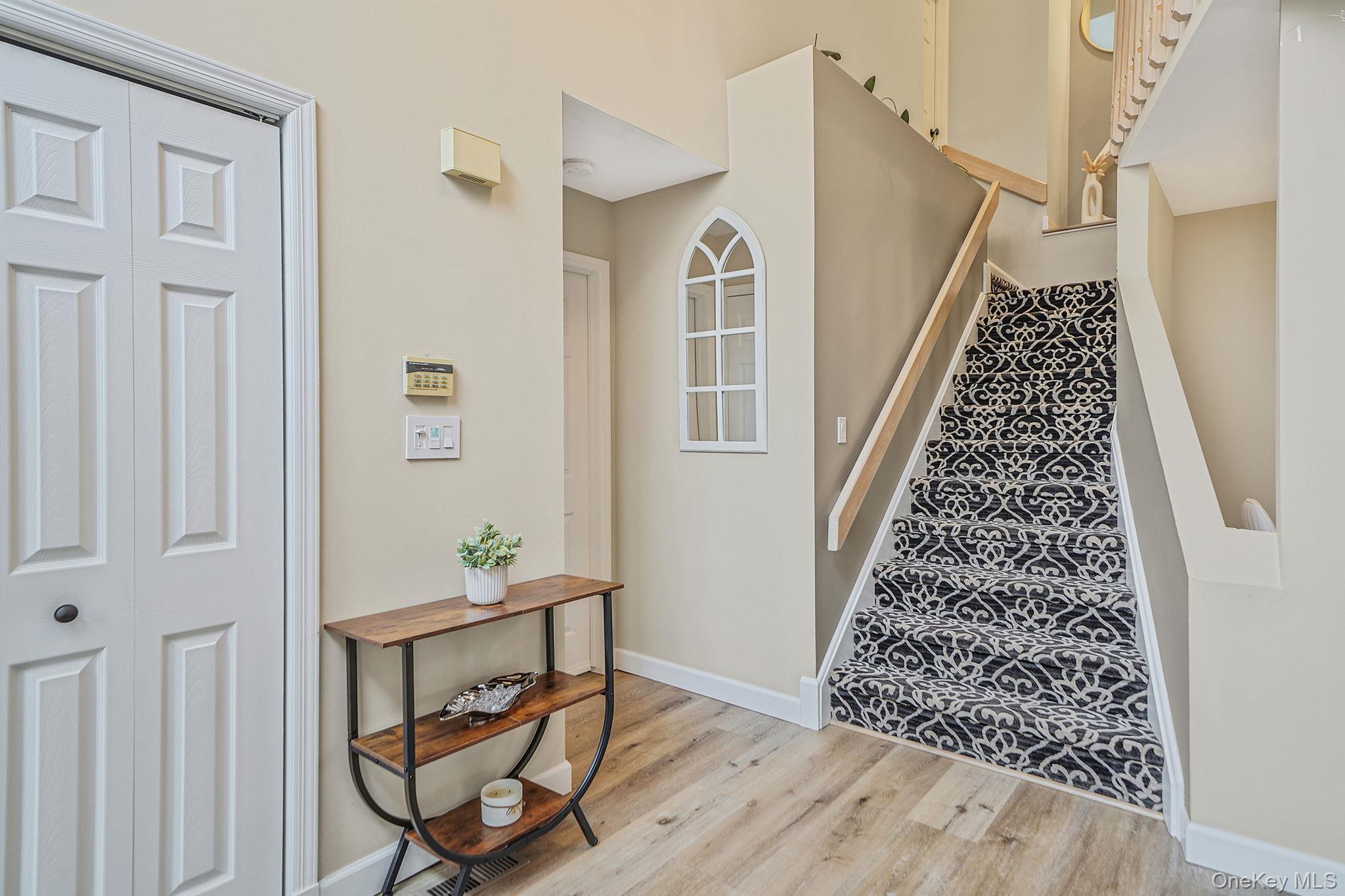 #8 photo, 6 Stone Gate Court, 東長島 Smithtown , NY 11787