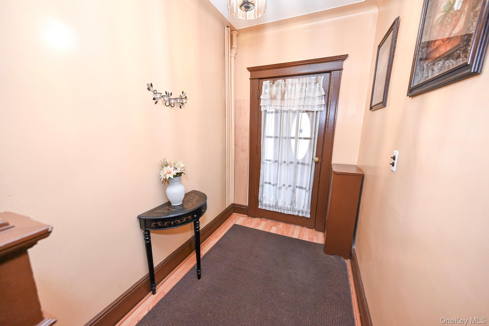 #10 photo, 7839 82nd Street, कुईंस Glendale , NY 11385