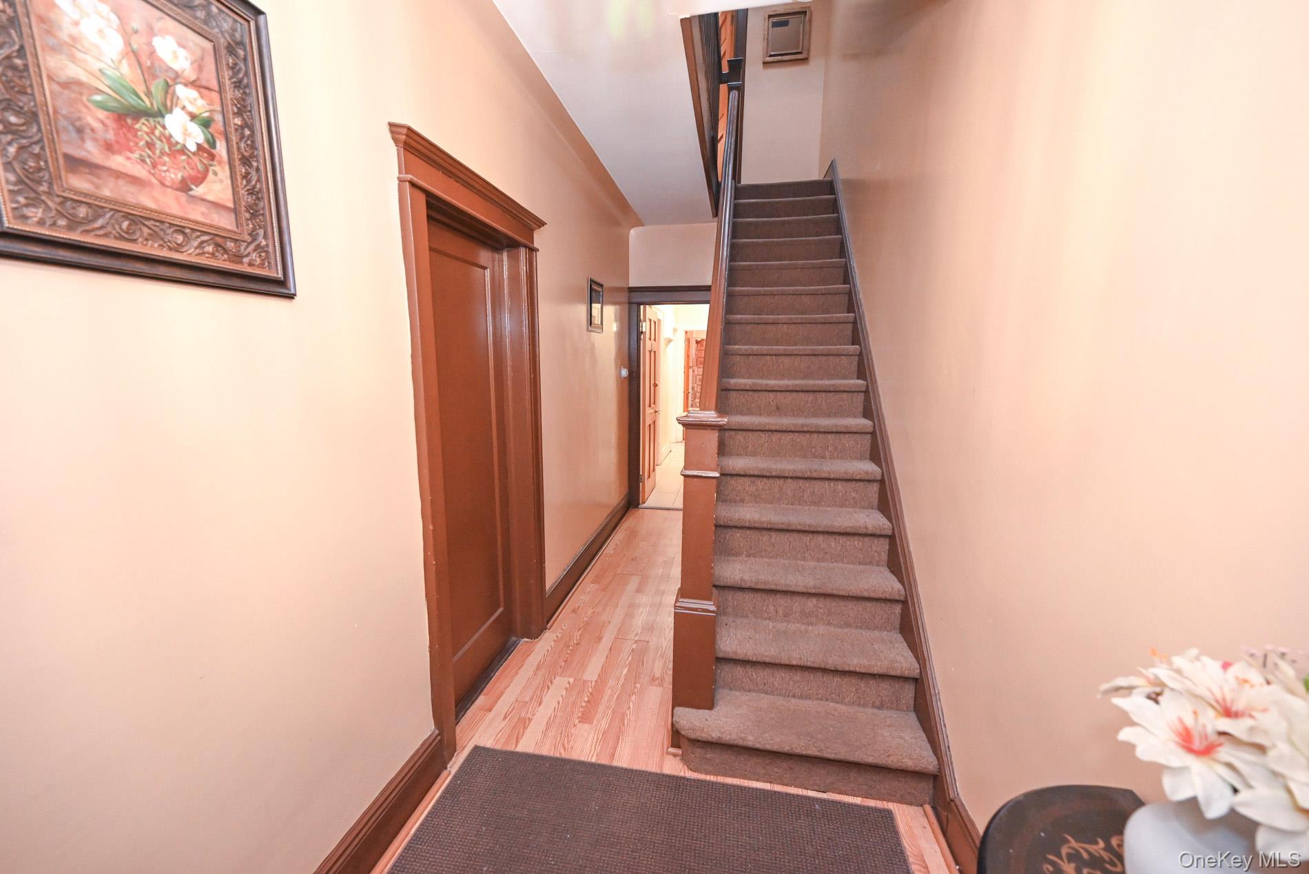 #11 photo, 7839 82nd Street, कुईंस Glendale , NY 11385