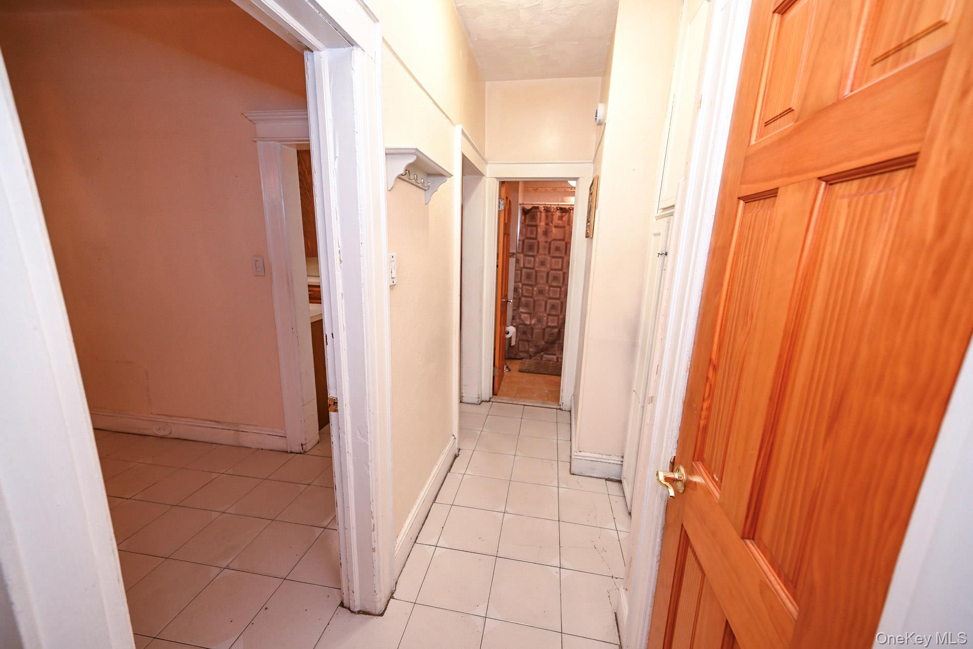 #12 photo, 7839 82nd Street, कुईंस Glendale , NY 11385