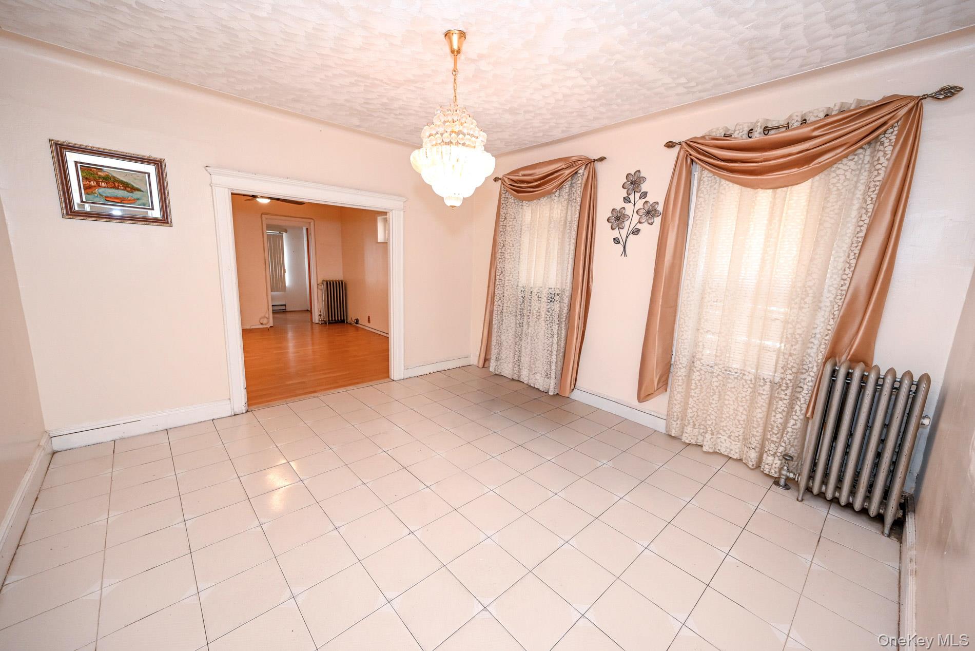 #13 photo, 7839 82nd Street, कुईंस Glendale , NY 11385